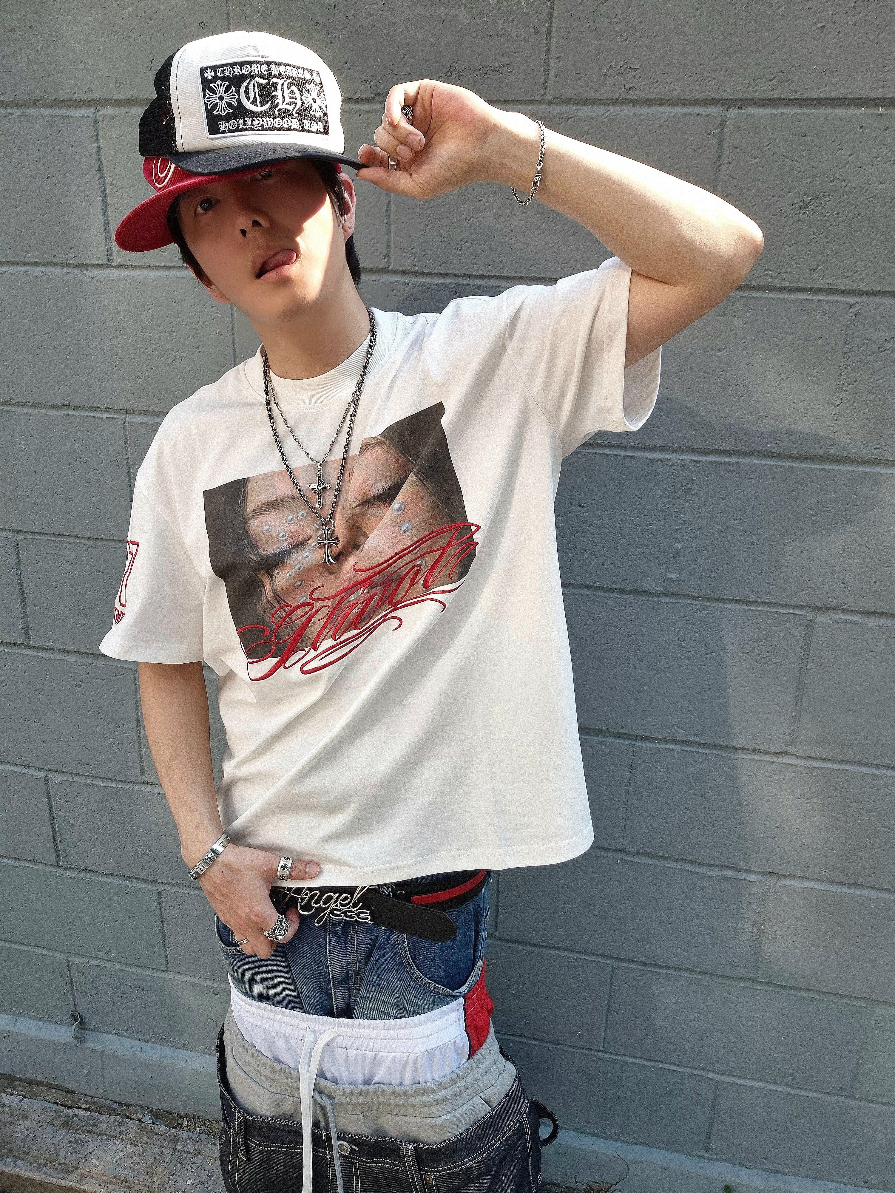 Hommless Corduroy H Logo 5 Panel Hat Red, Chrome Hearts CH Hollywood Trucker Hat Black White 착용 스타일 - 2
