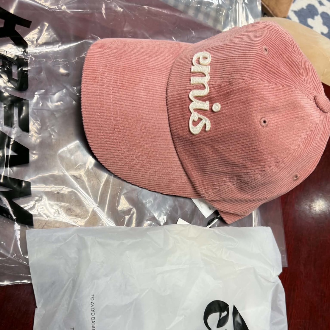 Emis Applique Corduroy Ball Cap Pink 착용 스타일