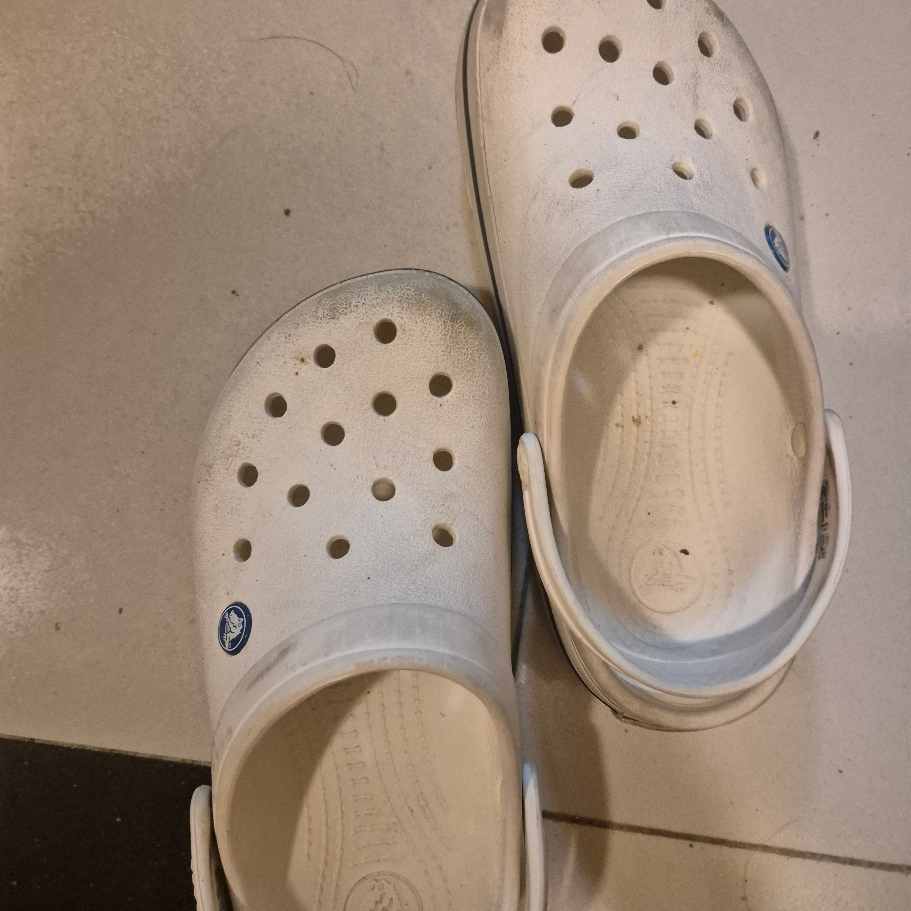 Crocs Bayaband Clog White Navy 착용 스타일
