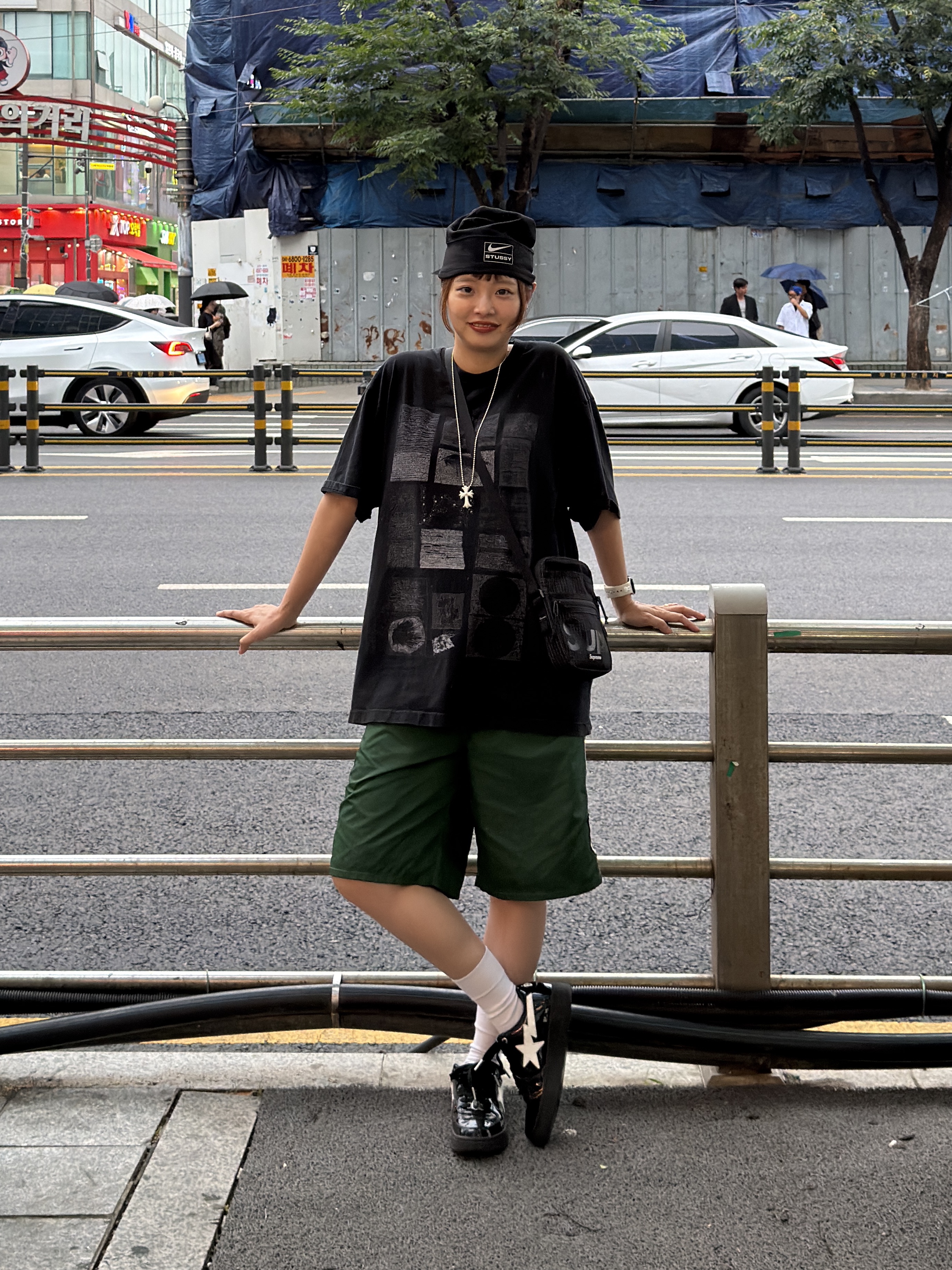Nike x Stussy Skull Cap Black, Stussy Surfman Board Shorts Green 착용 스타일 - 1