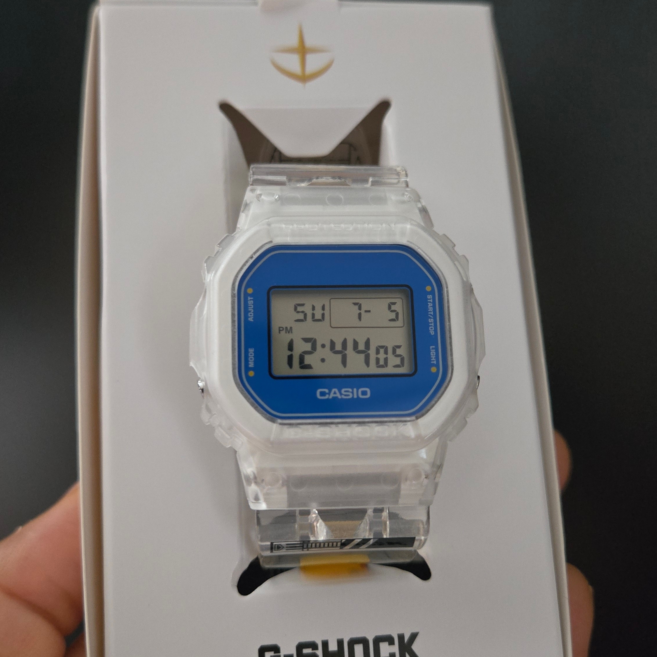 Casio G-Shock x Gundam DW-5600GM26-7DR 착용 스타일 - 1