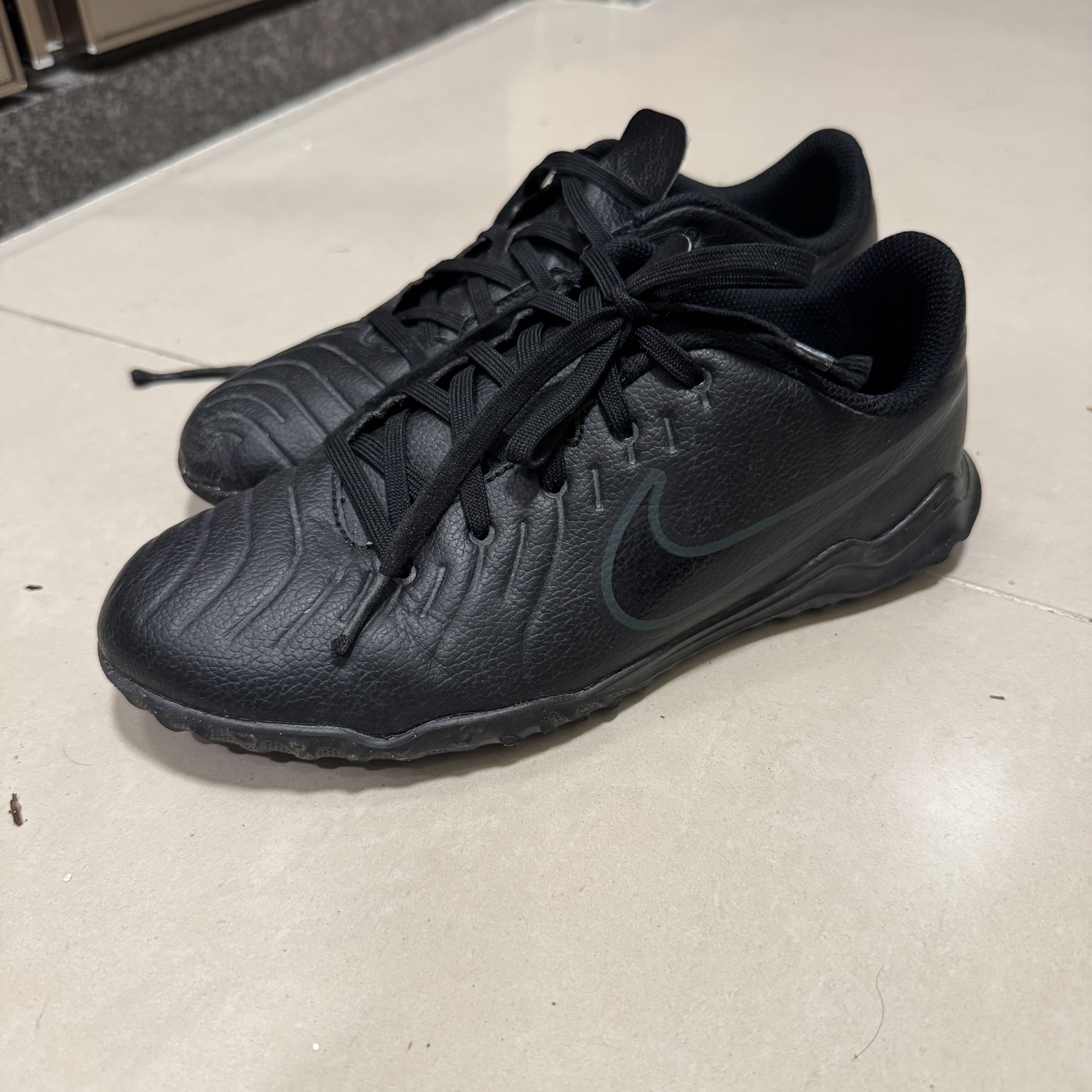 (JR) Nike Tiempo Legend 10 Academy TF Black Deep Jungle 착용 스타일