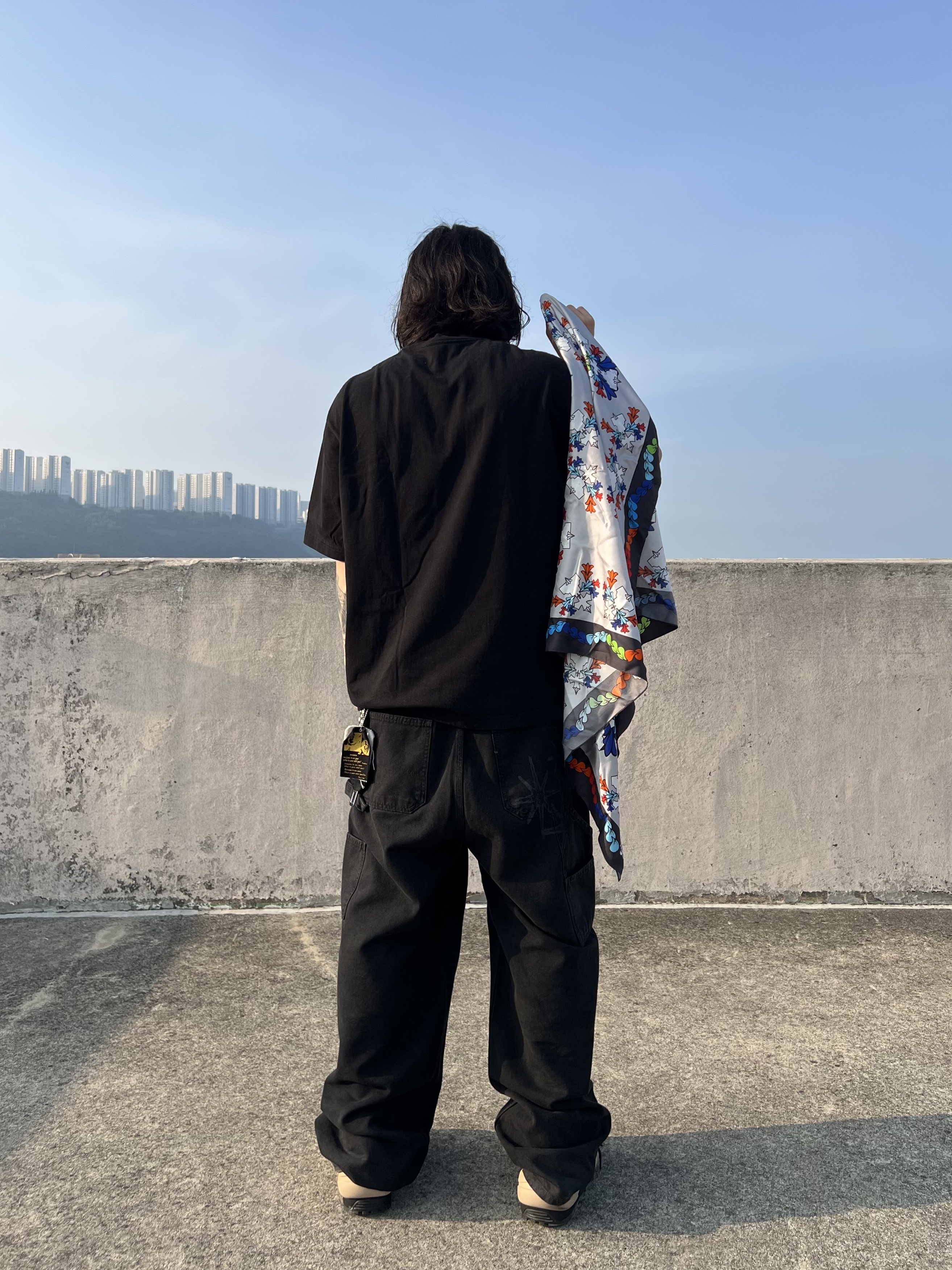 Awende Requiem Silk Scarf Multi, Nike x Sacai Magmascape SP Pecan 착용 스타일 - 7