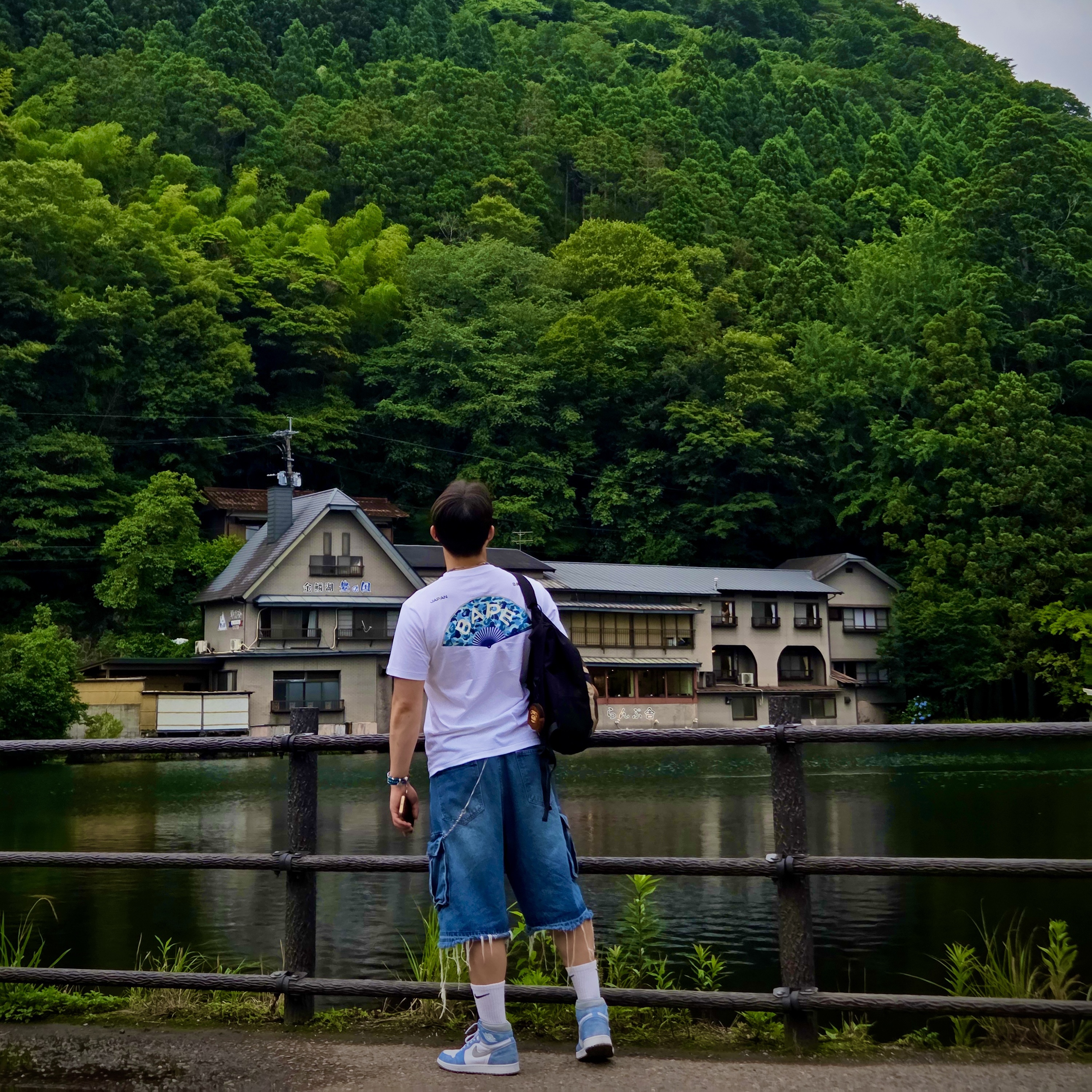 BAPE Japanese Fan T-Shirt White Blue, Gucci Rectangular Square Sunglasses Black Grey 착용 스타일 - 3