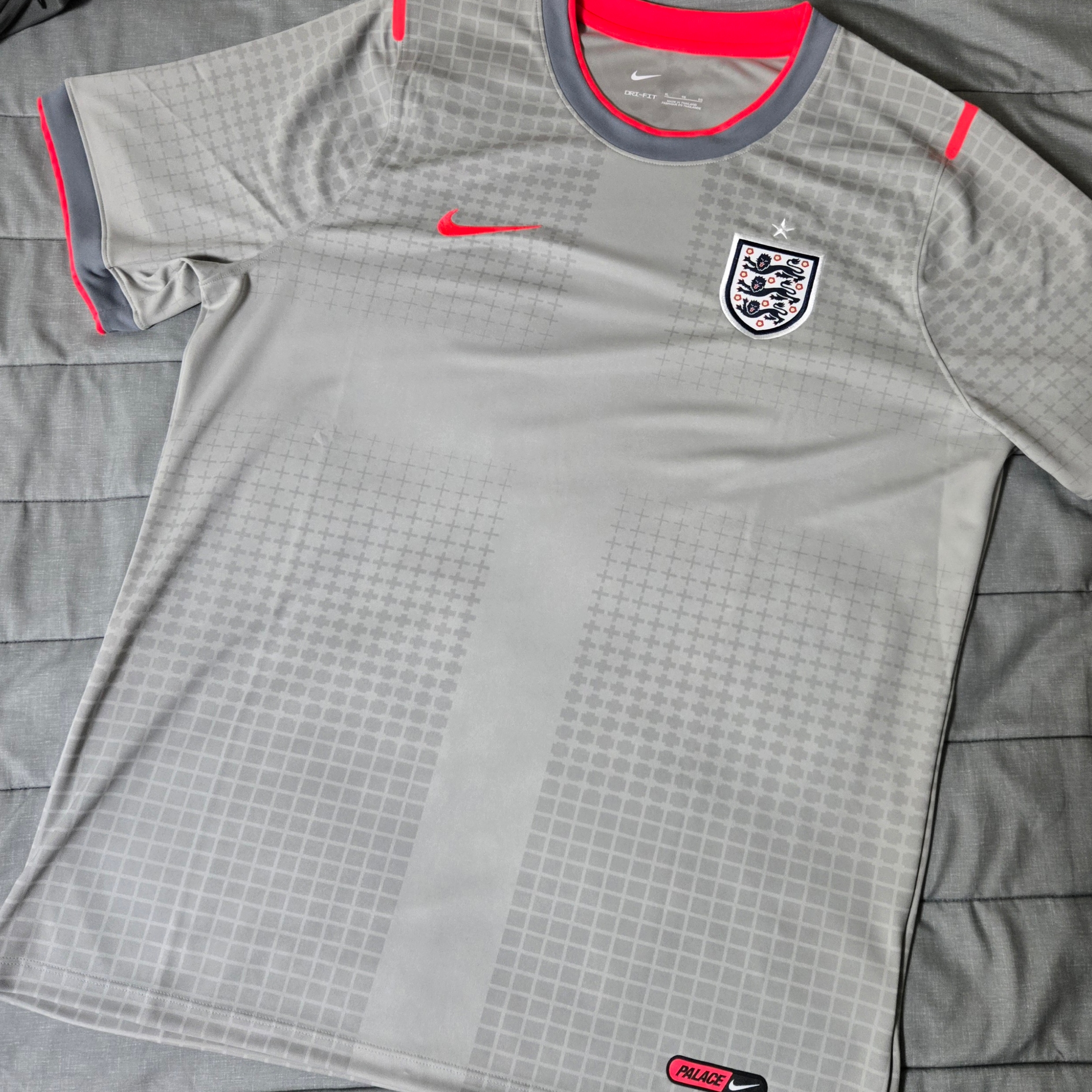 Palace x Nike England Academy Pro Short-Sleeve Football Top Pewter Grey Bright Crimson Bright Crimson 착용 스타일