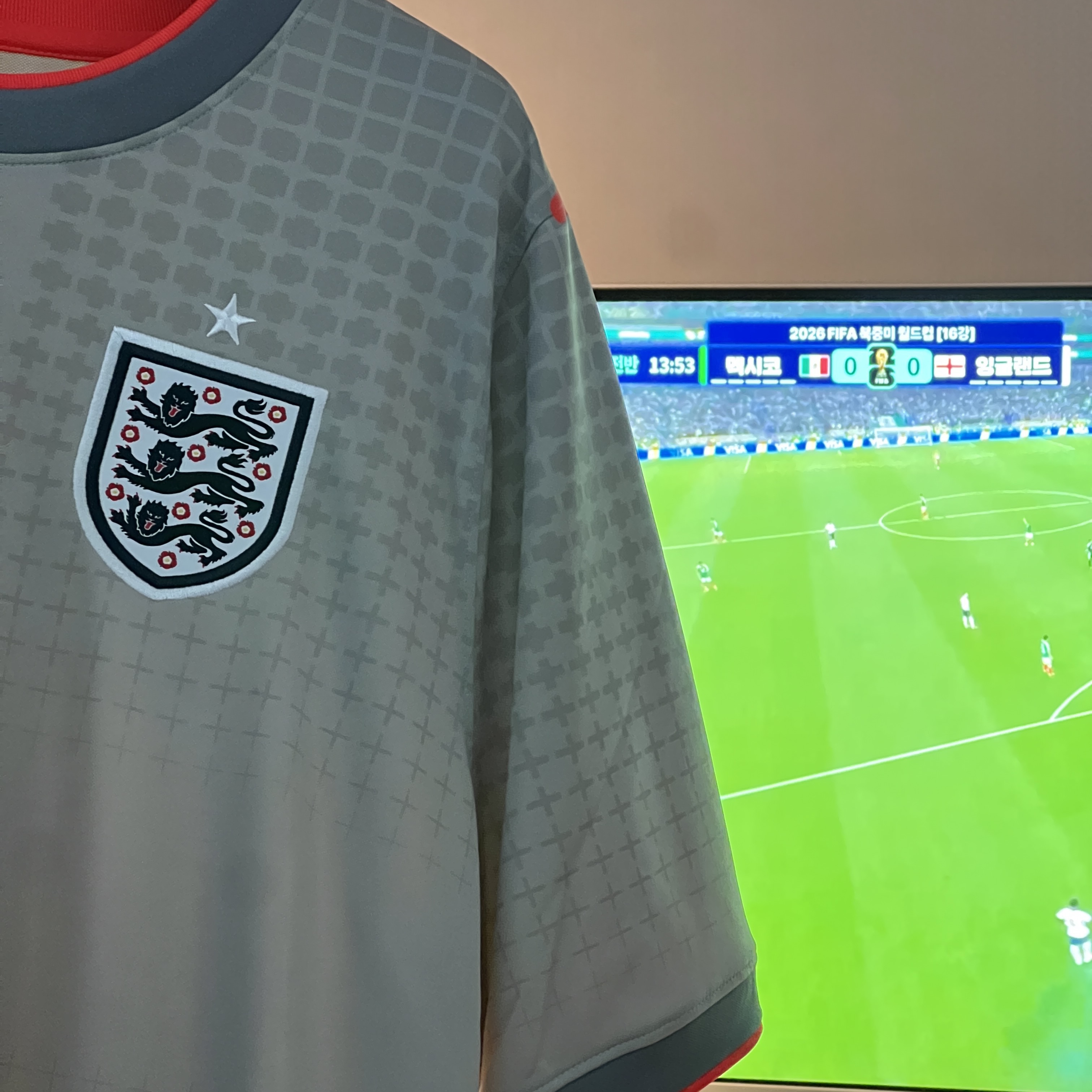 Palace x Nike England Academy Pro Short-Sleeve Football Top Pewter Grey Bright Crimson Bright Crimson 착용 스타일