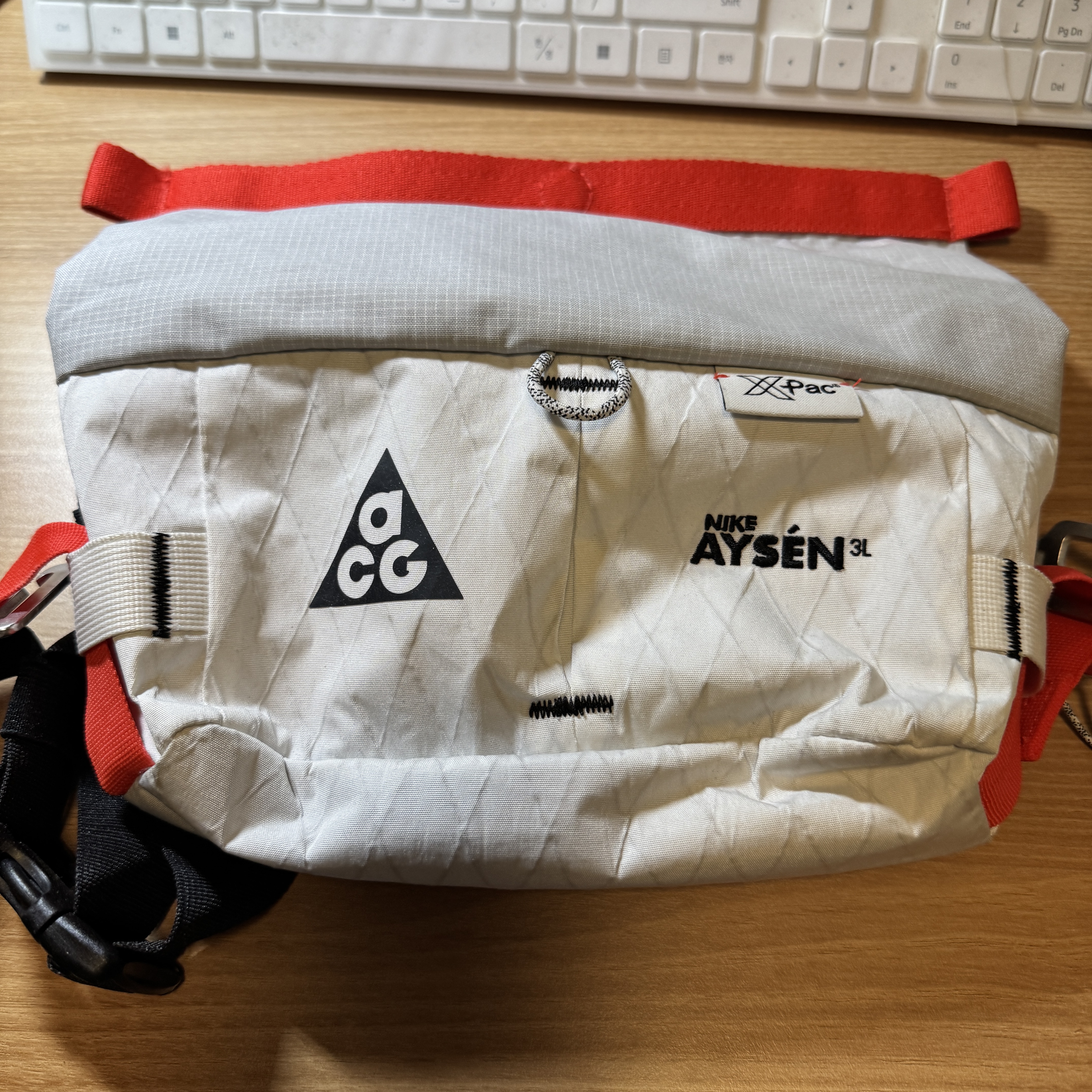 Nike ACG Aisen Penny Pack 3L White Photon Dust 착용 스타일