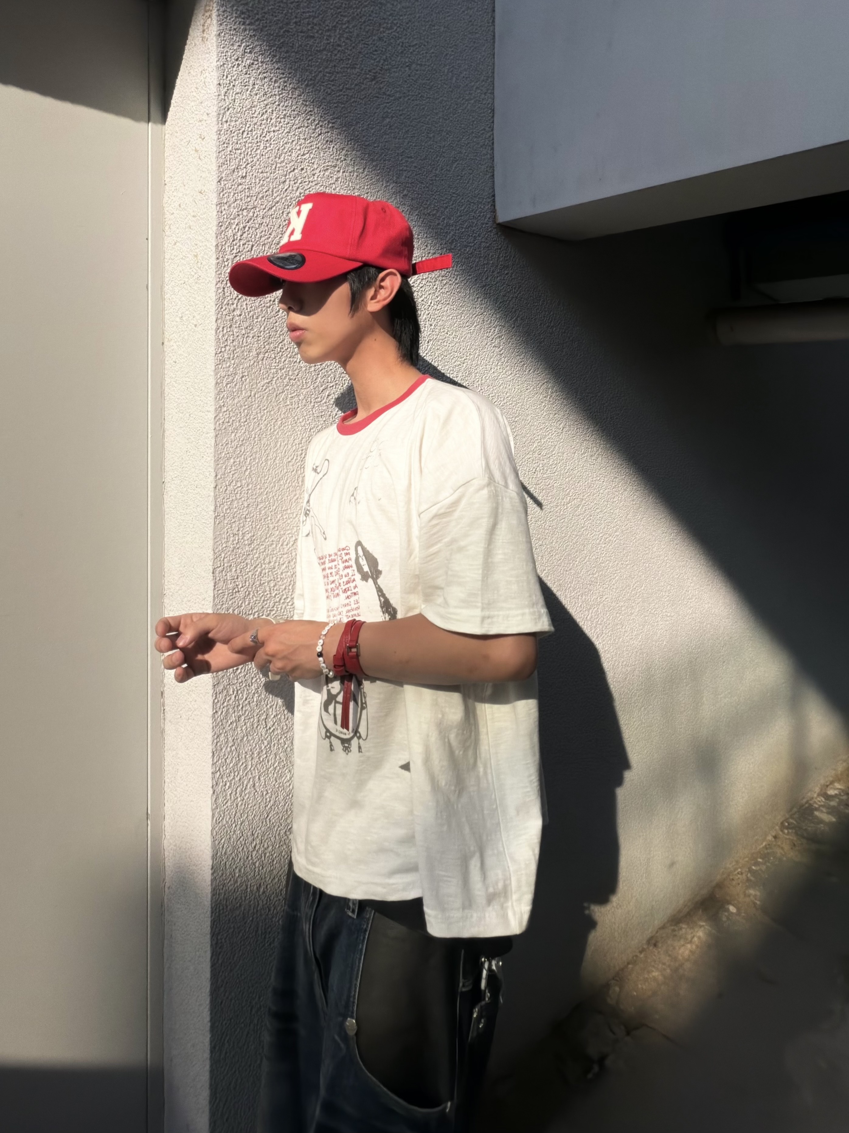 Kamien x KOIN SEOUL K Logo Ball Cap Exclusive Red, Jordan 1 x Virgil Abloh Archive Retro High Alaska White 착용 스타일 - 2