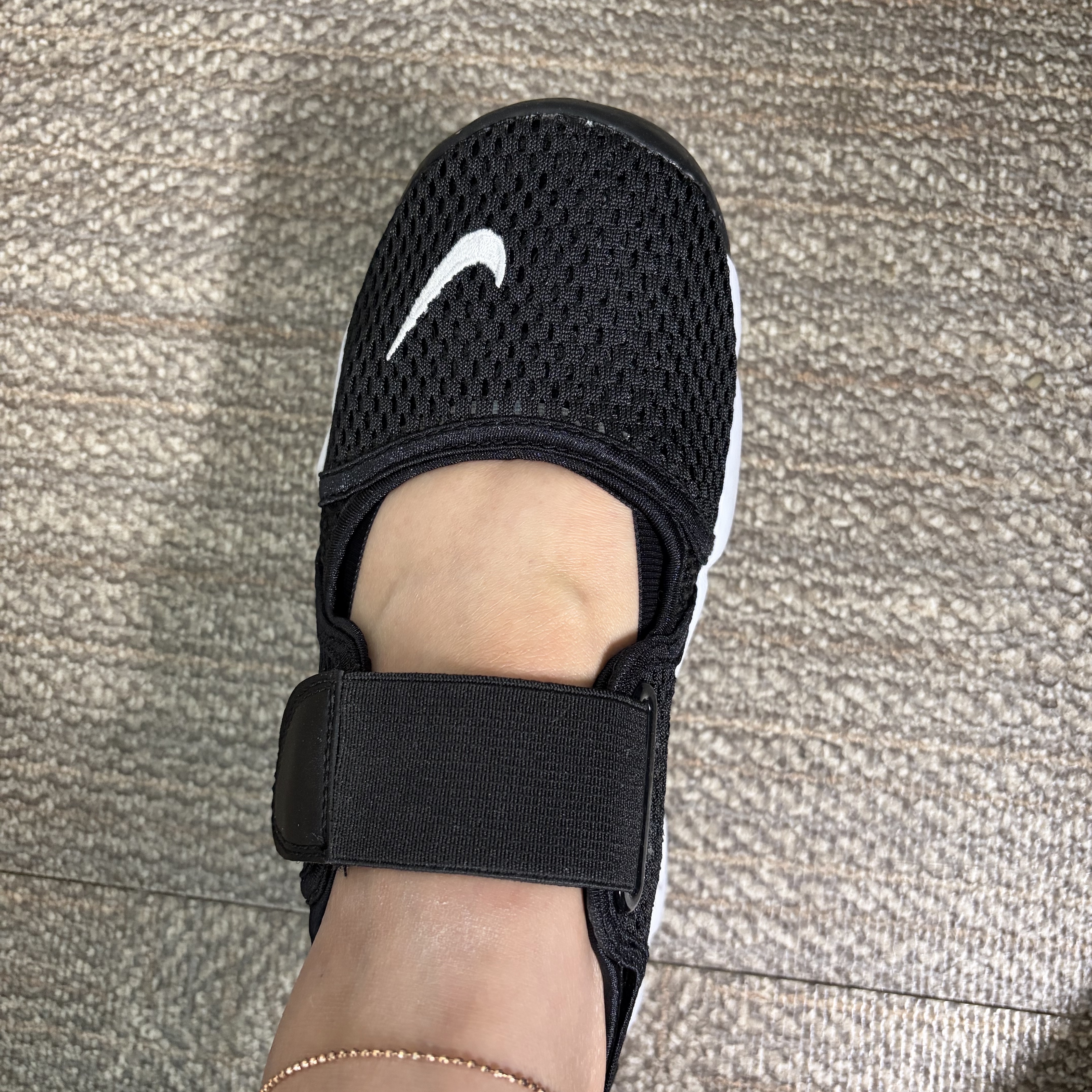 (GS/PS) Nike Air Rift Black White 착용 스타일 - 2