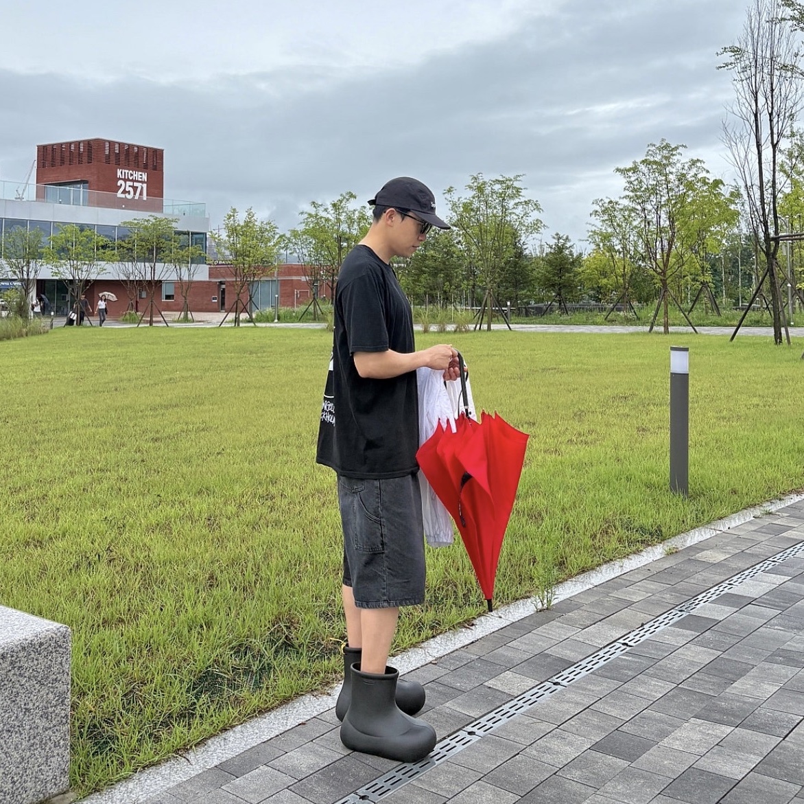 Supreme Washed Chino Twill Camp Cap Black - 24SS, Stussy x Our Legacy Work Shop 8 Ball Pigment Dyed Yin Yang T-Shirt Black 착용 스타일 - 4