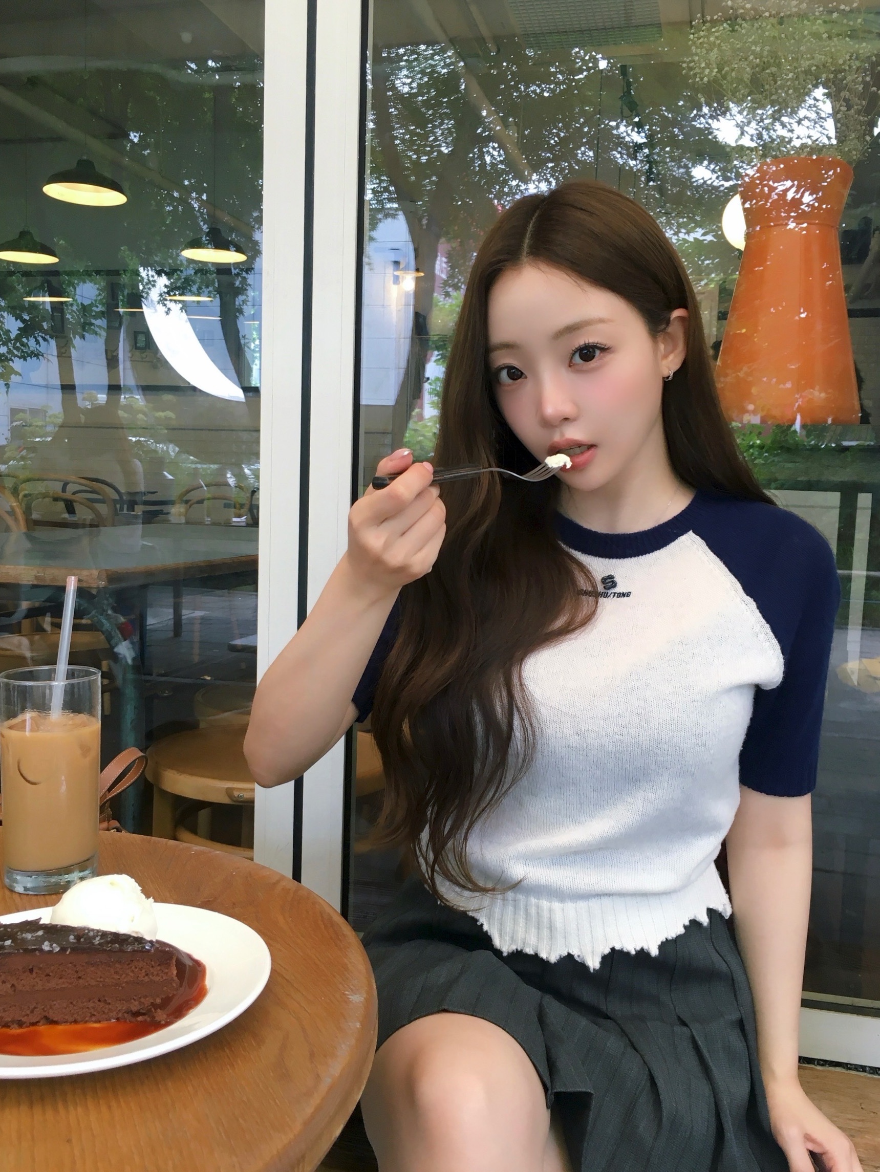 Shushu/Tong Women Color Block Raw Edge Short Sleeve Knit Top White - 26SS 착용 스타일 - 1