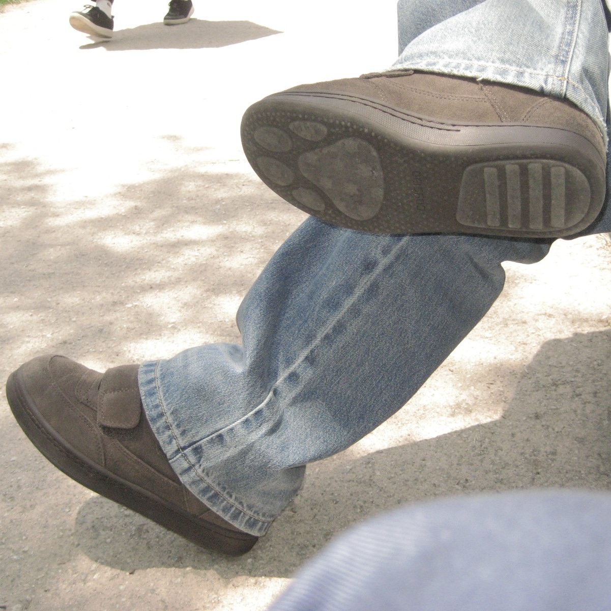COYSEIO Coy Bumble Sneakers Brown 착용 스타일 - 1