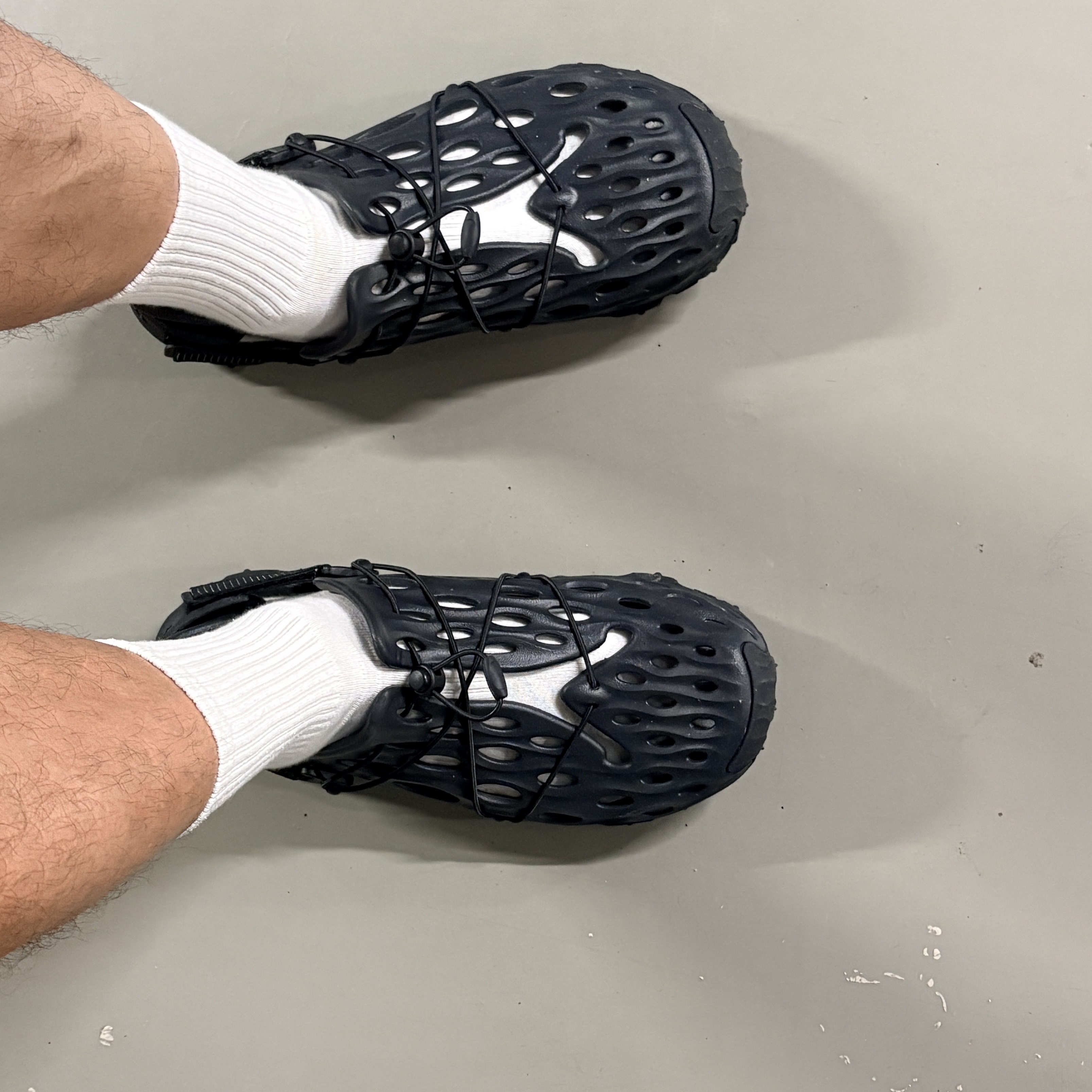 Merrell Hydro Moc AT Cage 1TRL Blackout 착용 스타일 - 1