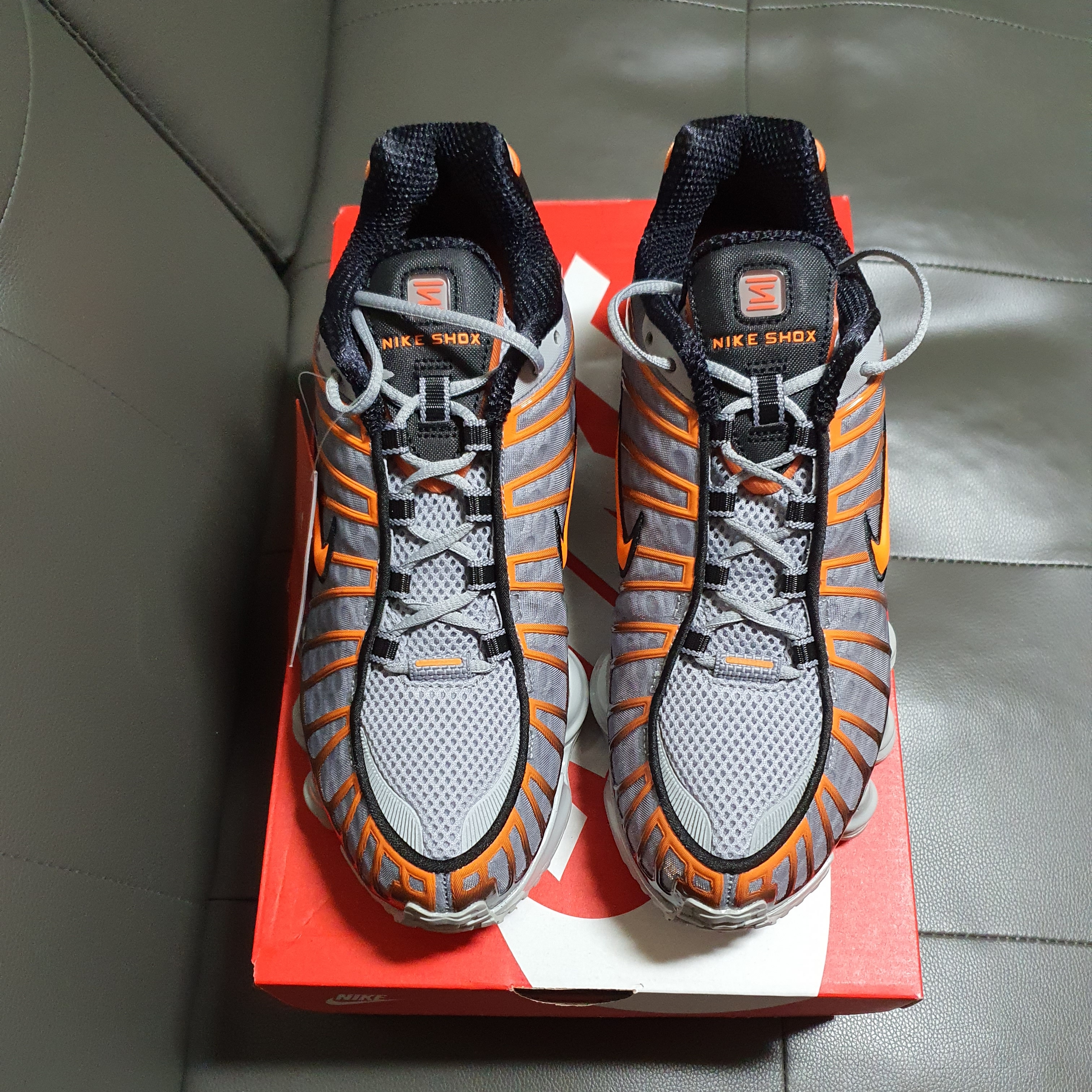 Nike Shox TL Light Smoke Grey Black 착용 스타일