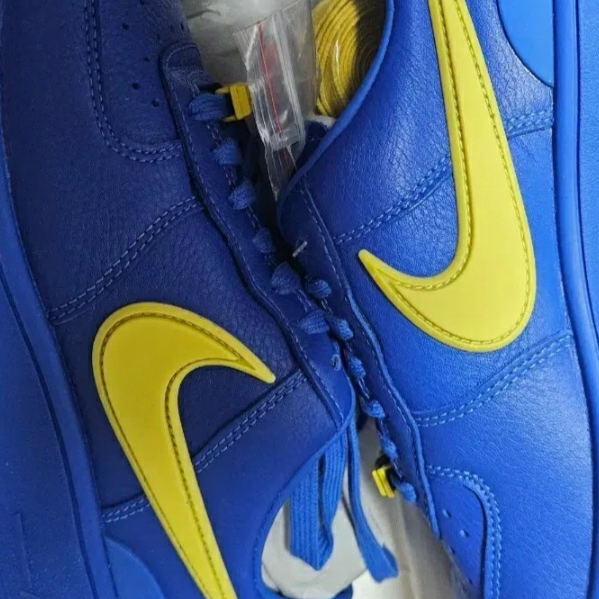 Nike x Ambush Air Force 1 Low SP Game Royal and Vivid Sulfur 착용 스타일
