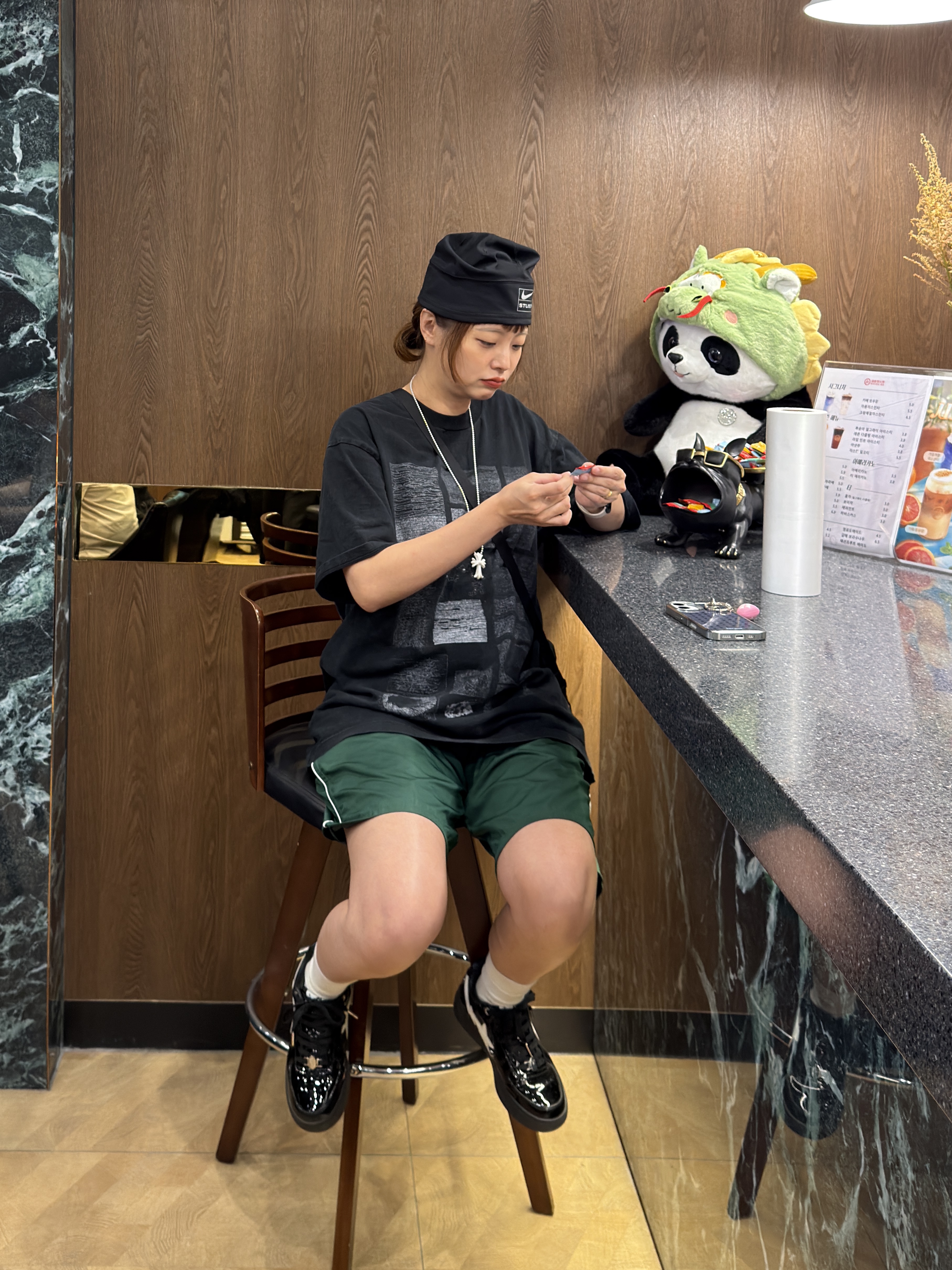 Nike x Stussy Skull Cap Black, Stussy Surfman Board Shorts Green 착용 스타일 - 5