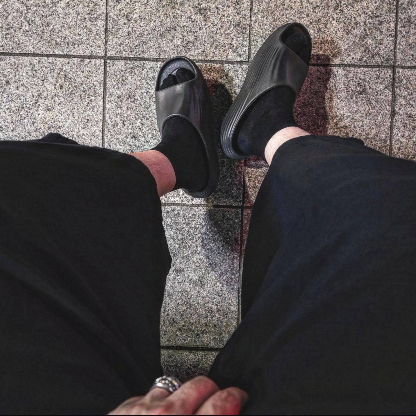Nike ReactX Rejuven8 Slide Black 착용 스타일