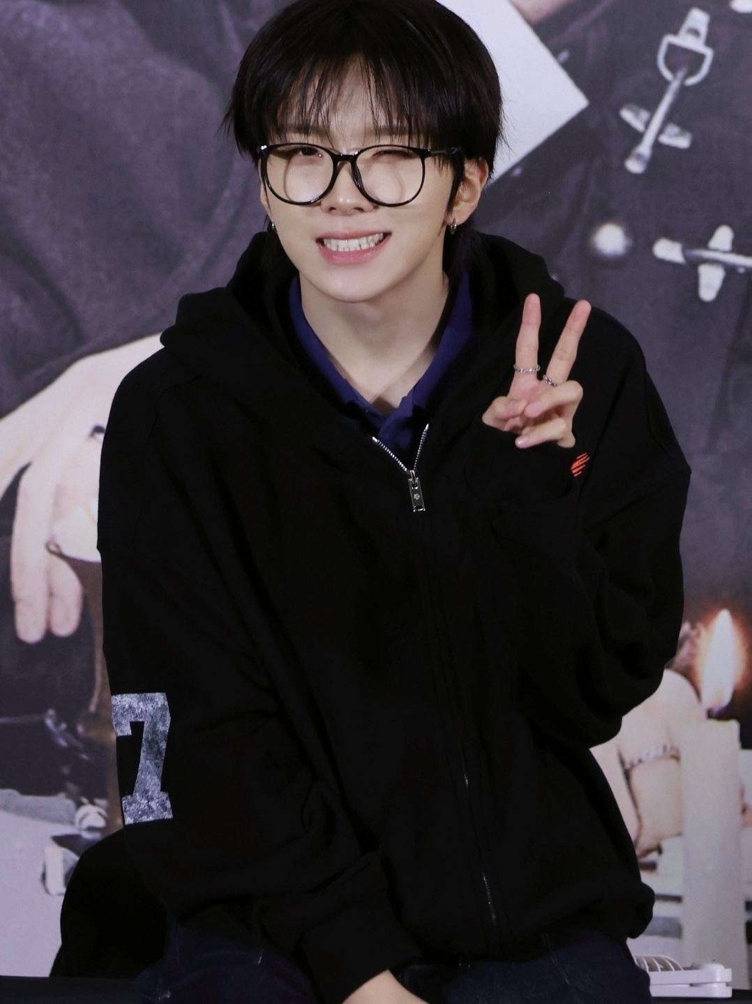 [트리플적립] PACOSPLY Falling Angel Zip Up Hoodie Navy, [트리플적립] PACOSPLY Falling Angel Zip Up Hoodie Charcoal 착용 스타일