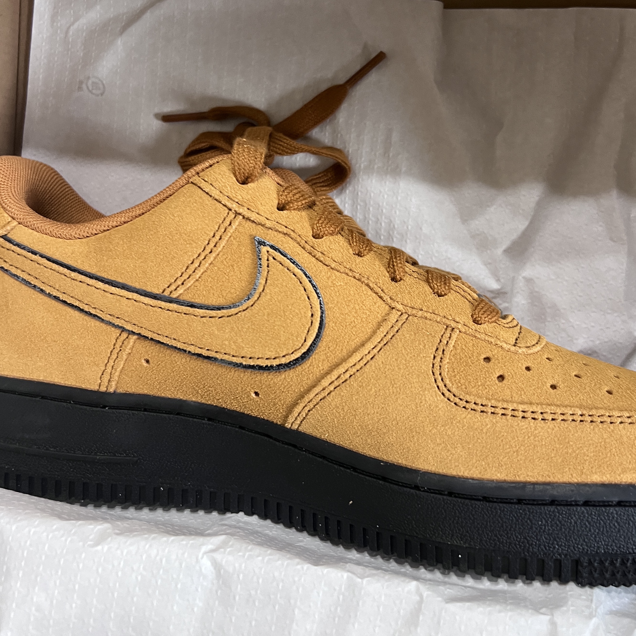 Nike Air Force 1 Low '07 LV8 Desert Ochre Black 착용 스타일