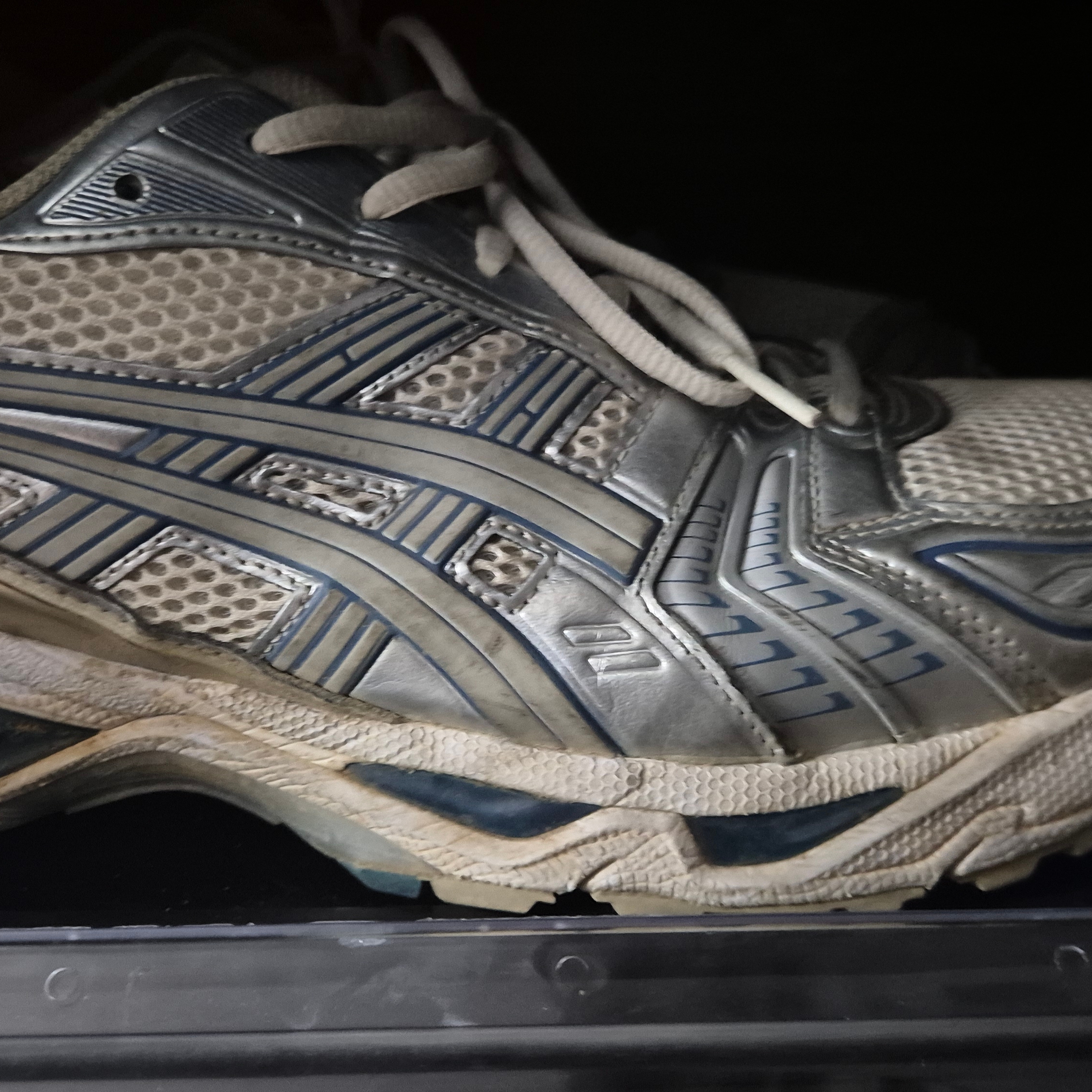 Asics Gel-Kayano 14 Cream Pure Silver 착용 스타일