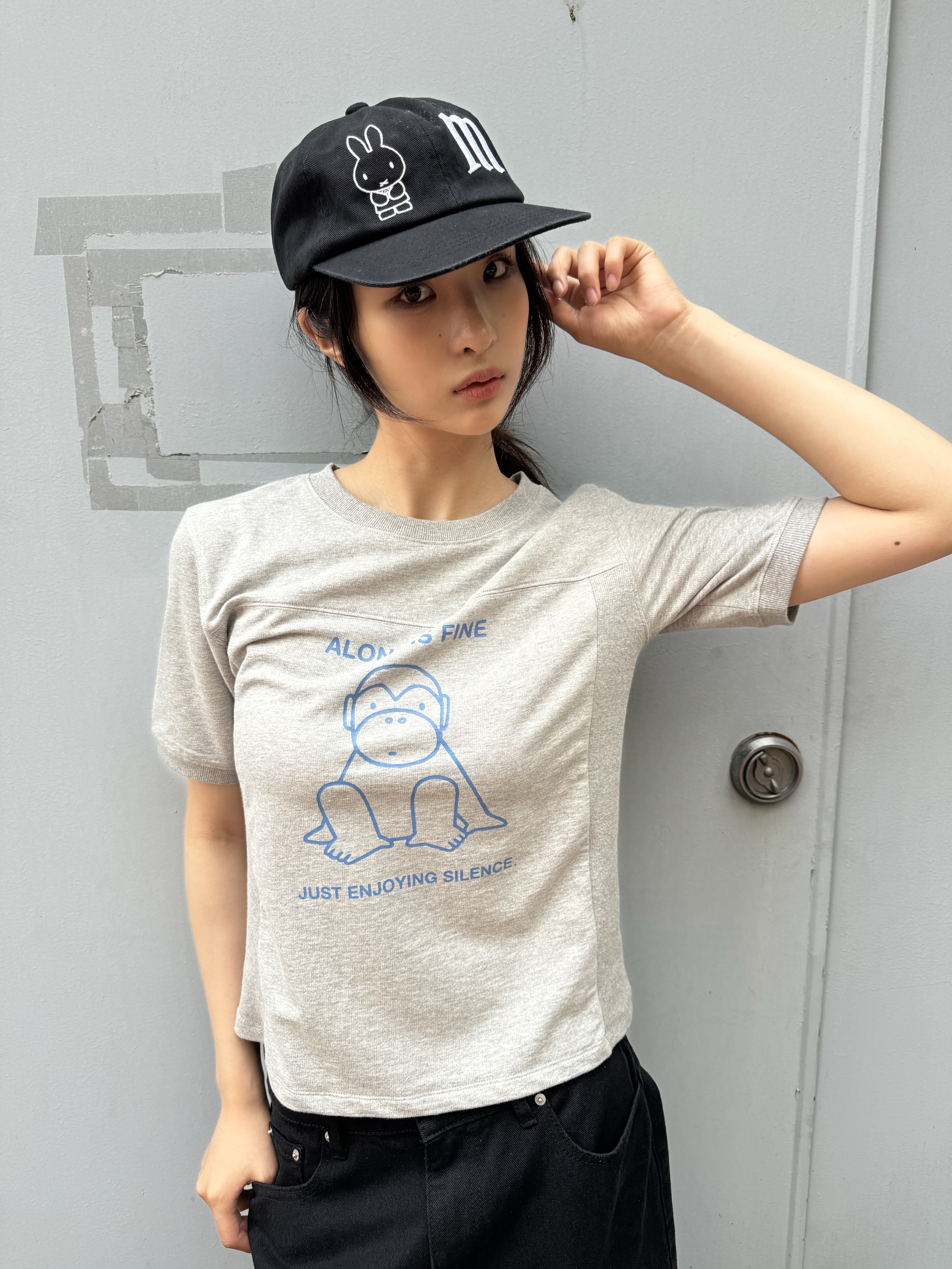 MILLO WOMEN x miffy Silence Monkey Jersey T-Shirt Melange Gray, MILLO WOMEN x miffy Miffy Signature Cap Black 착용 스타일 - 2