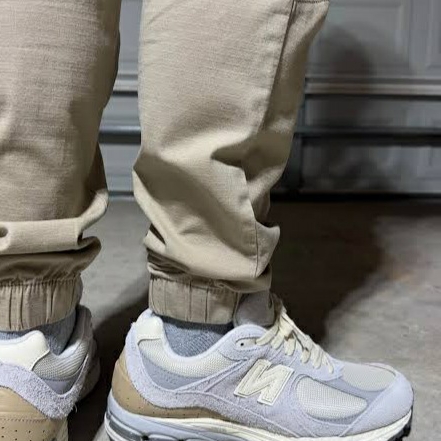 New Balance 2002R Rain Cloud Angora 착용 스타일
