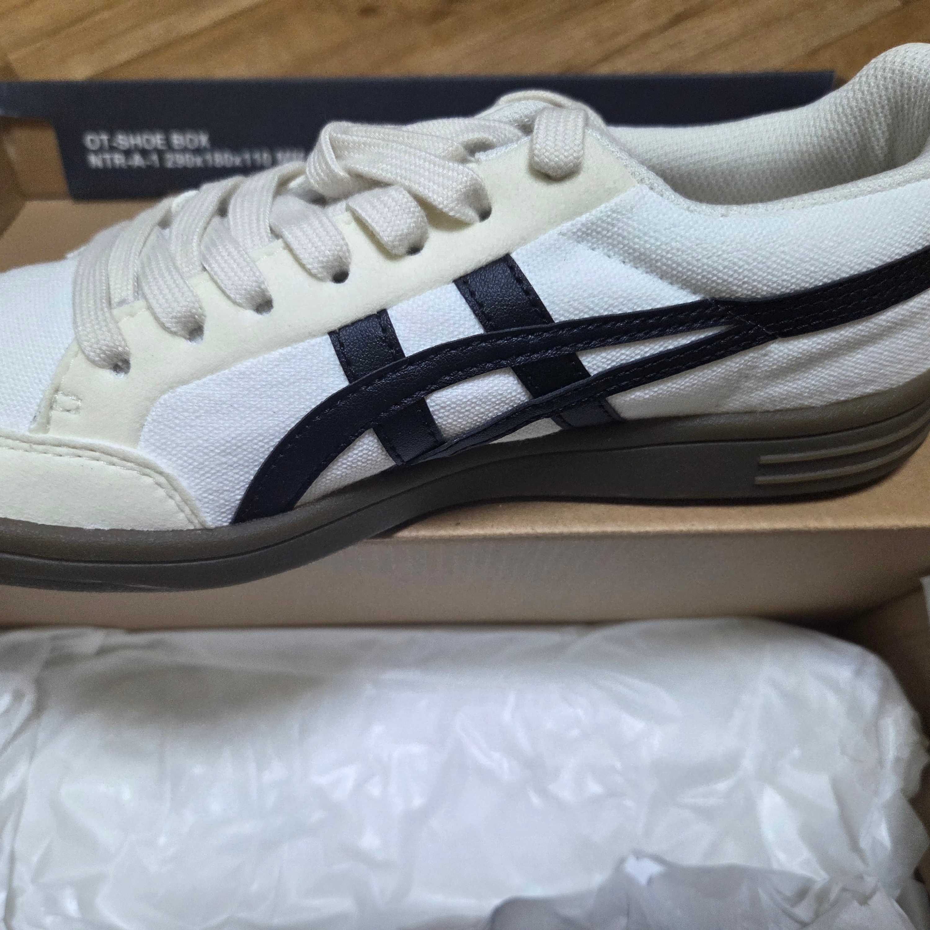 Onitsuka Tiger Advanti Cream White Black 착용 스타일