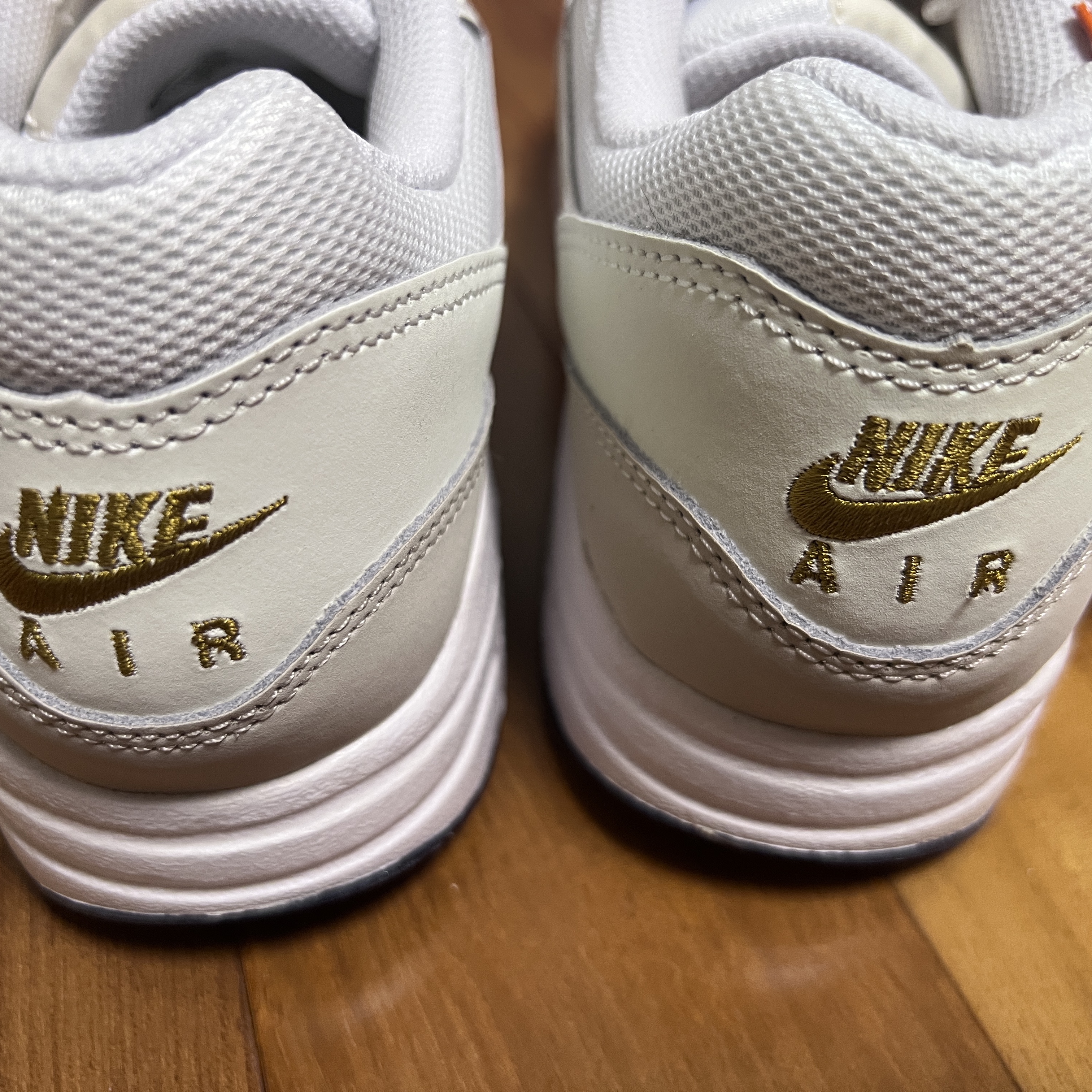 (GS) Nike Air Max 1 White Bronzine 착용 스타일