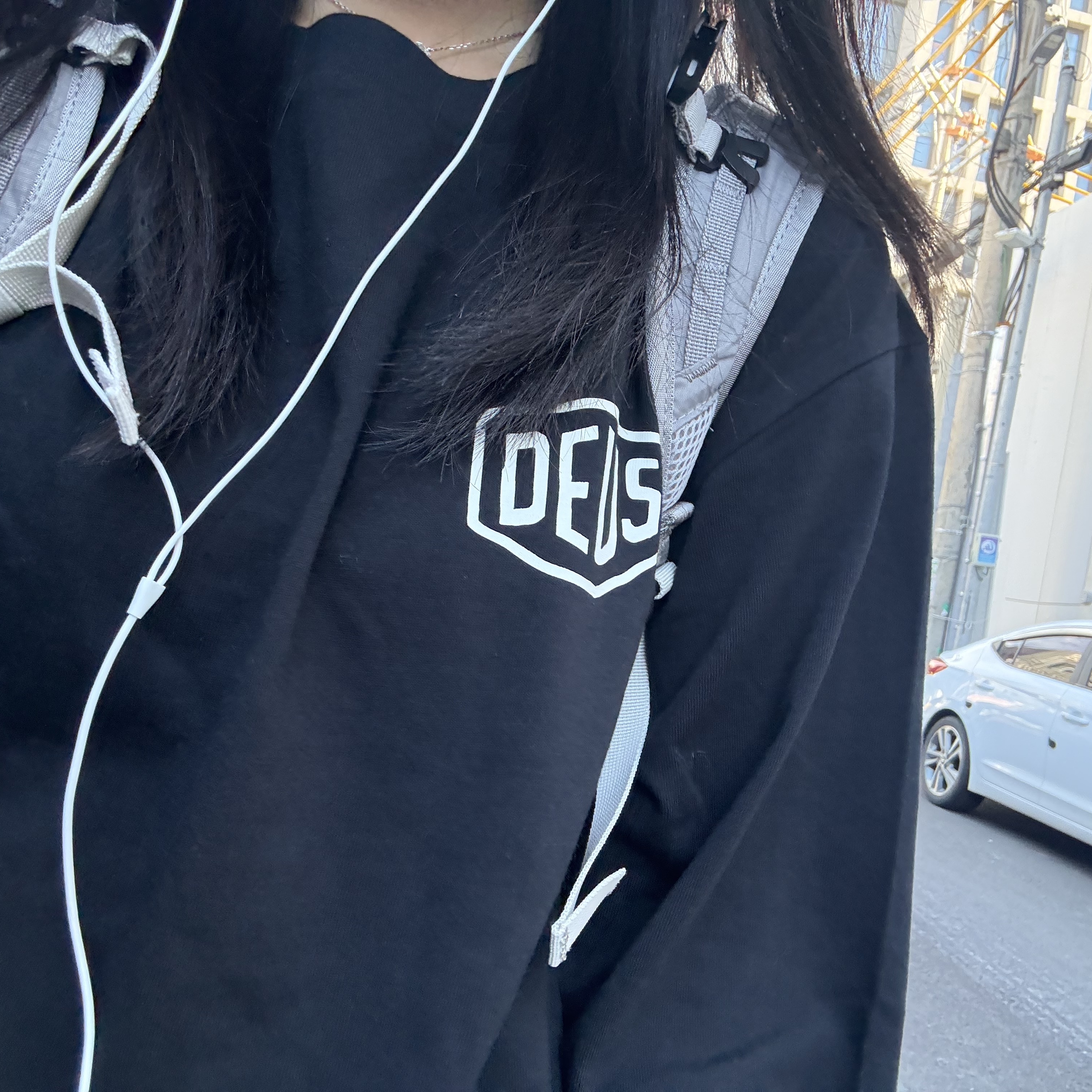 Deus Ex Machina Seoul College Address L/S T-Shirt Black 착용 스타일