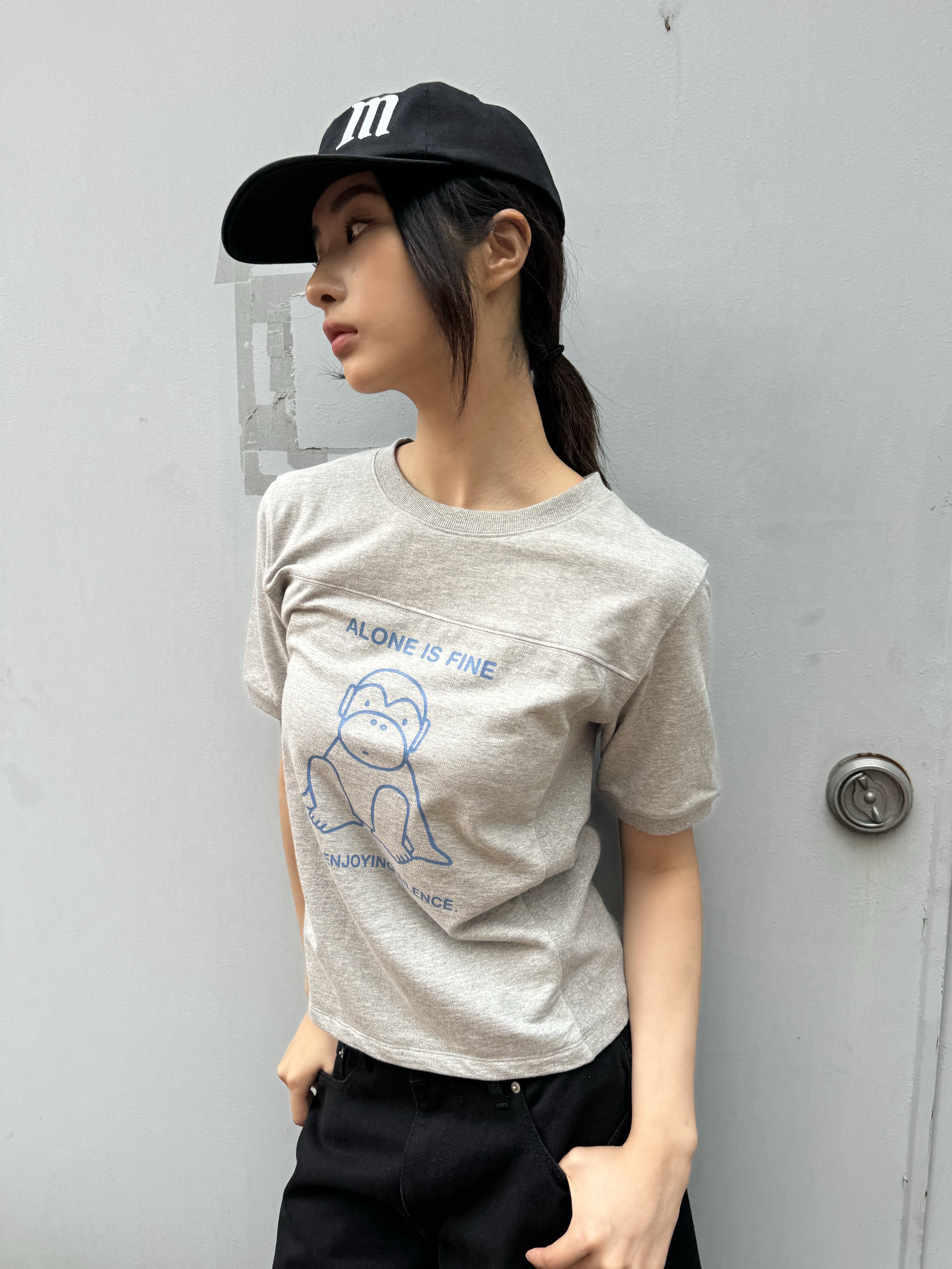 MILLO WOMEN x miffy Silence Monkey Jersey T-Shirt Melange Gray, MILLO WOMEN x miffy Miffy Signature Cap Black 착용 스타일 - 1