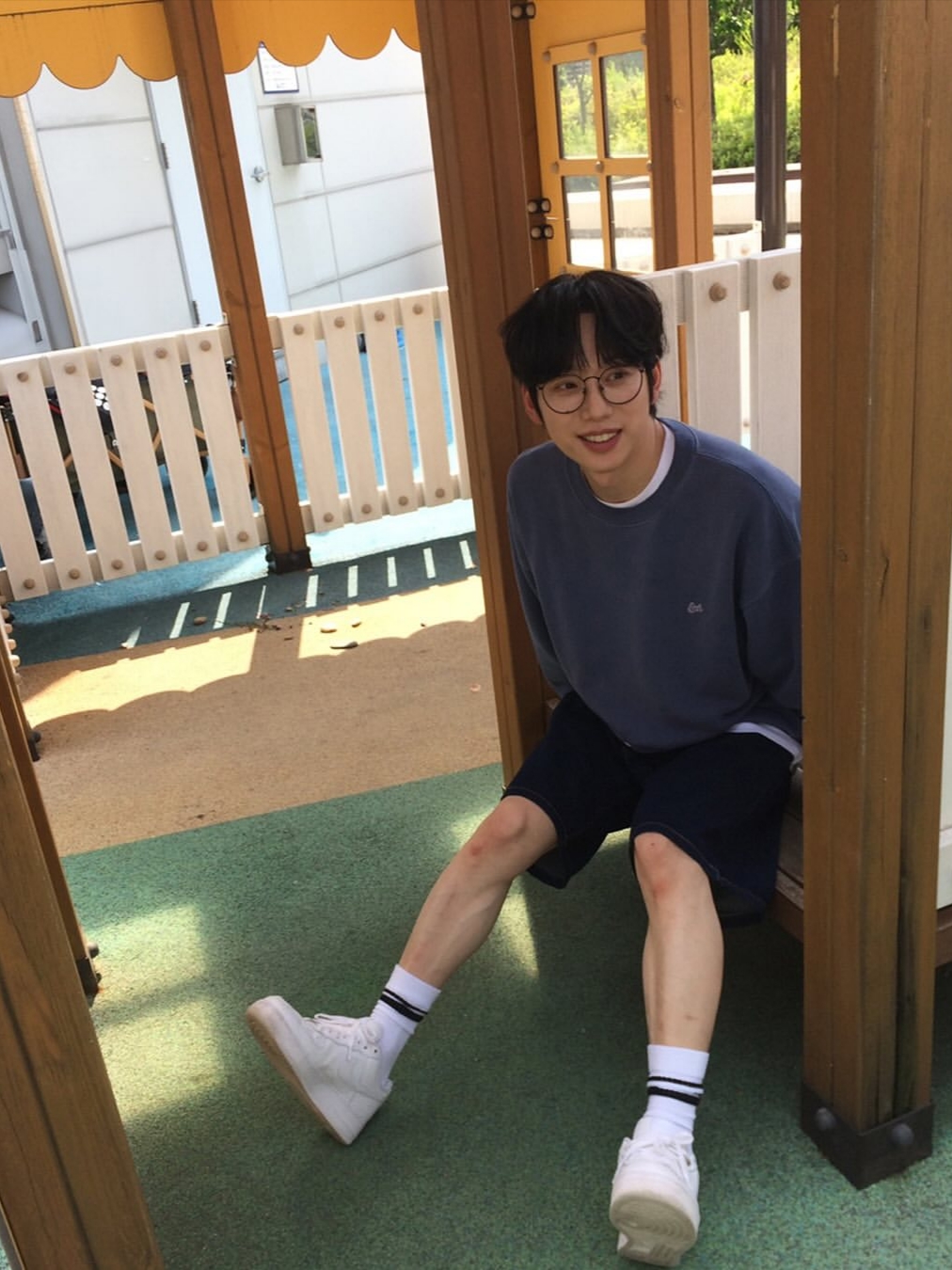 ERL Script Crewneck Sweatshirt Blue 착용 스타일