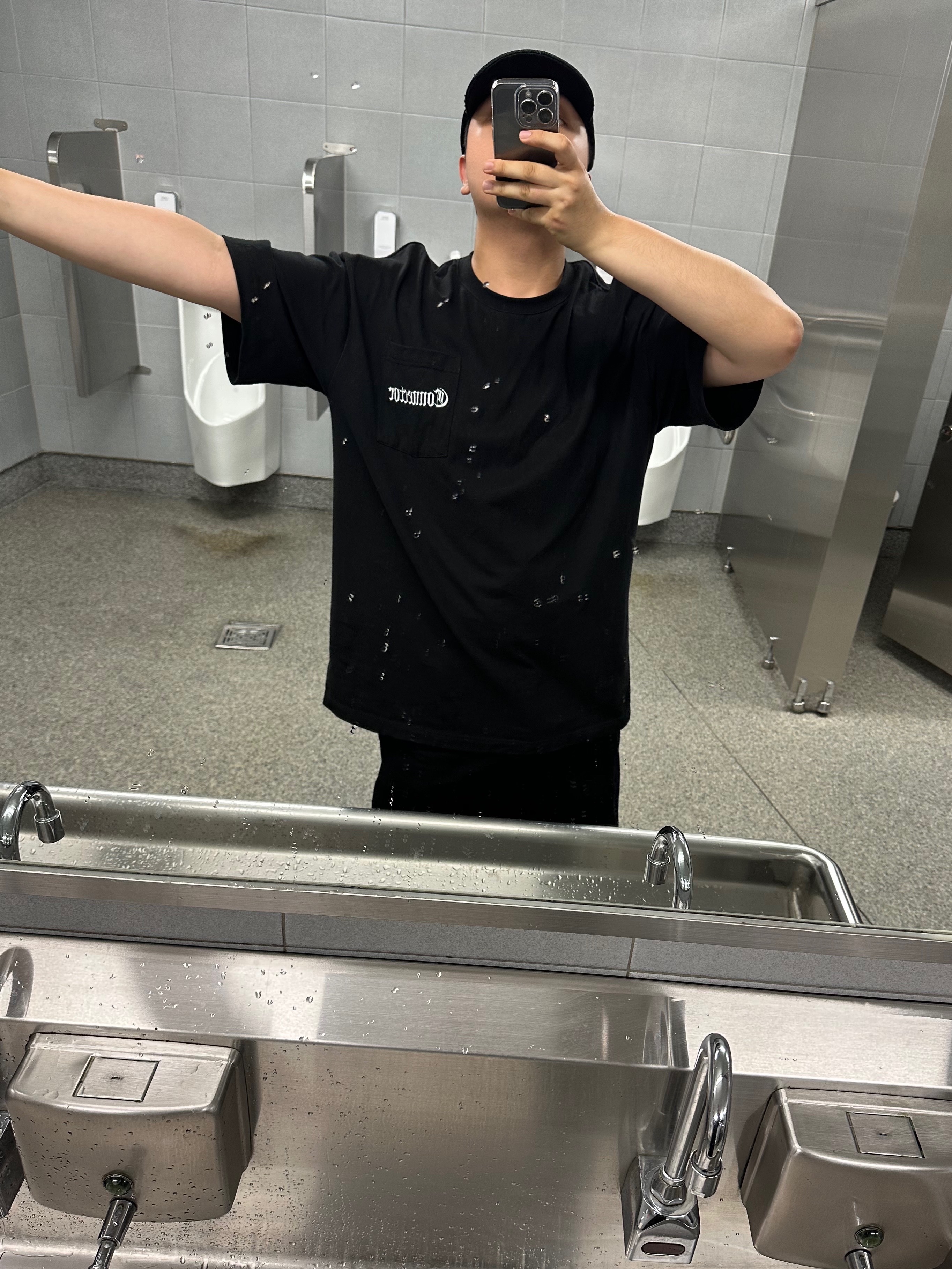 AX CONNECTION Connector Embroidered Oversized T-Shirt Black, AX CONNECTION Destroyed Connector Embroidered Oversized T-Shirt Washed Black 착용 스타일