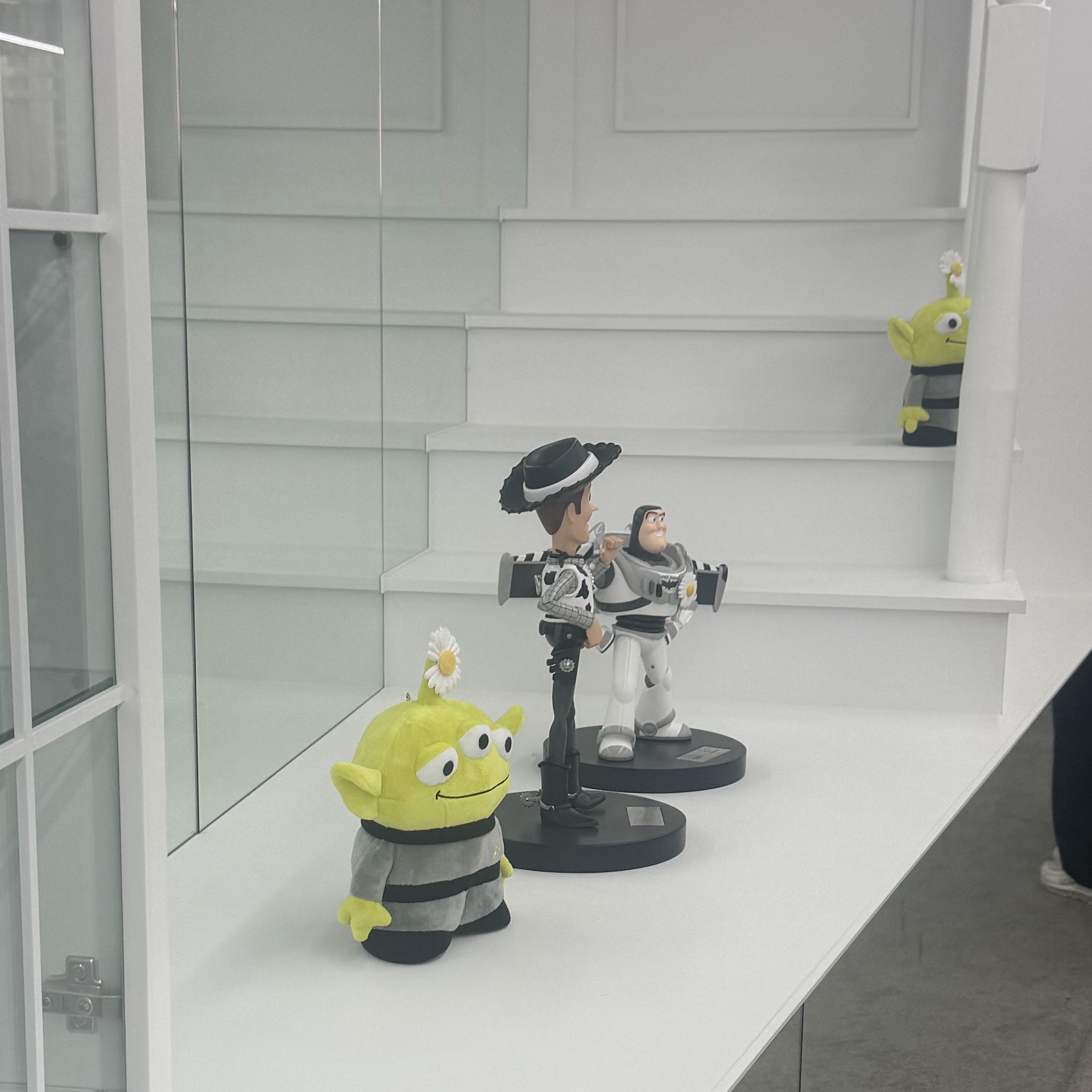 Peaceminusone x Toy Story The First Fan Action Figure Buzz 착용 스타일