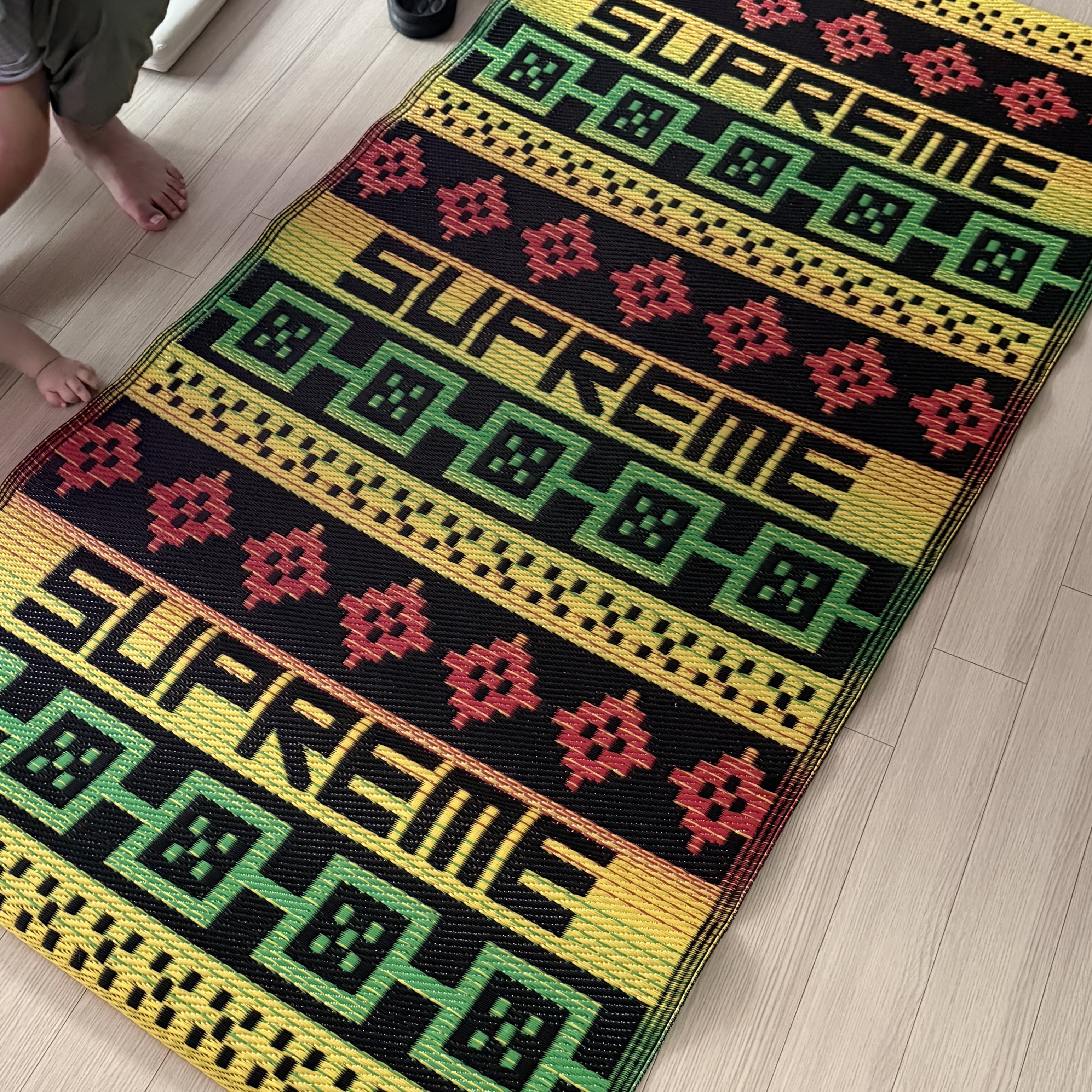 Supreme x Sosenap Plastic Mat Yellow - 26SS 착용 스타일