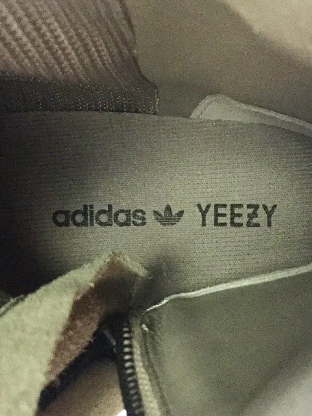 Adidas Yeezy Boost 700 MNVN Analog, Adidas Yeezy Foam RNNR Stone Salt 착용 스타일 - 2