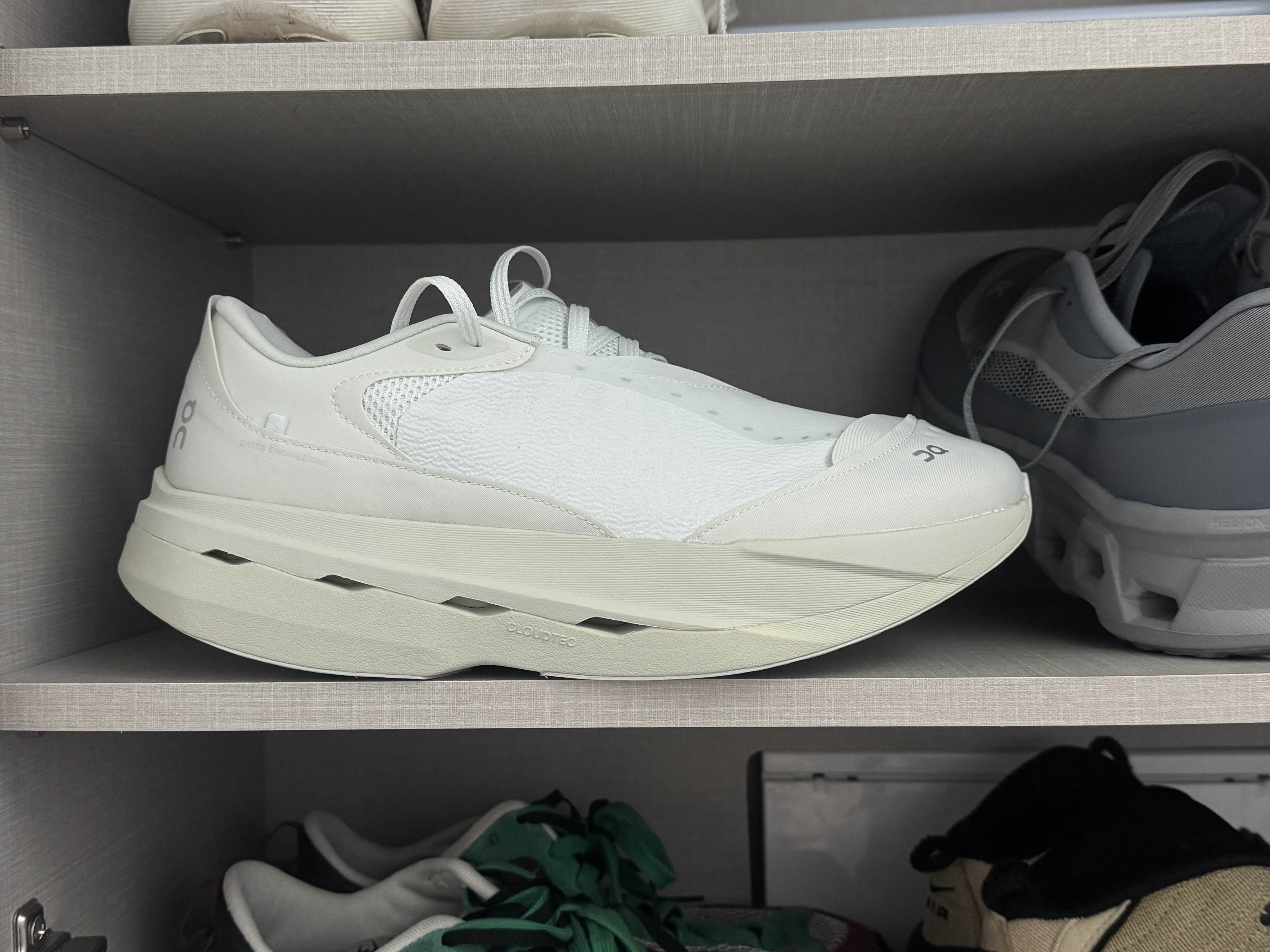 On Running x Post Archive Faction (Paf) Cloudboom Volt White Gale, On Running x Post Archive Faction (Paf) Cloudmonster Hyper Phantom Apollo 착용 스타일