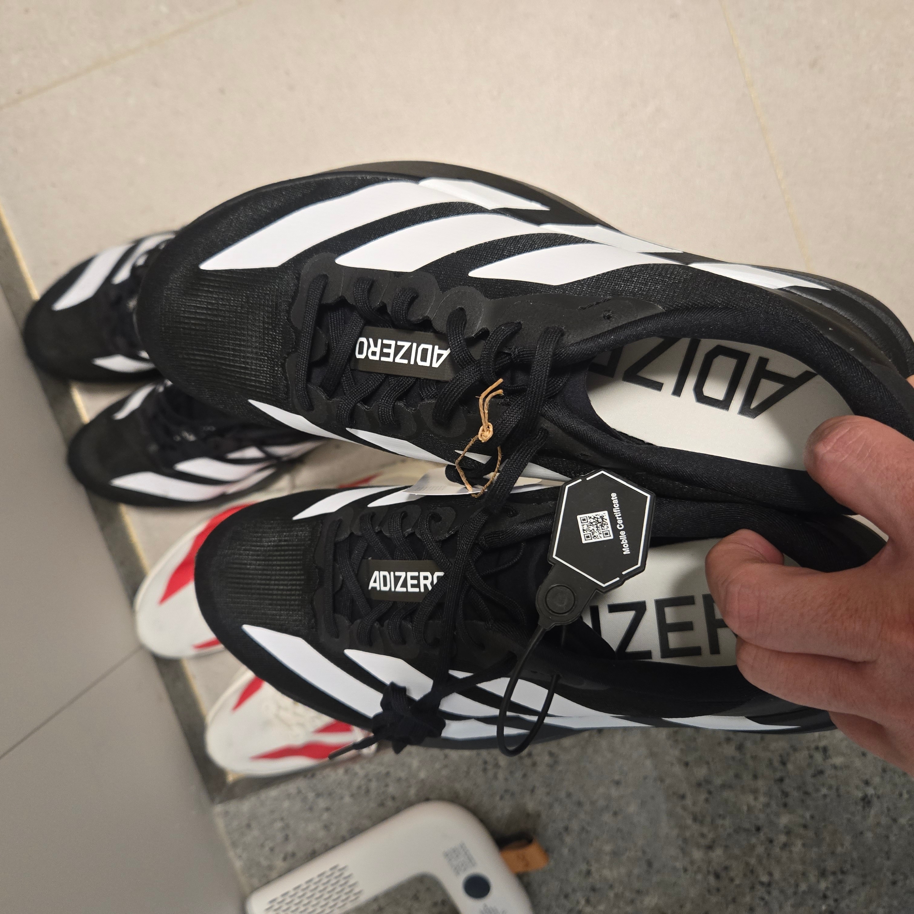 Adidas Adizero EVO SL Core Black Cloud White 착용 스타일
