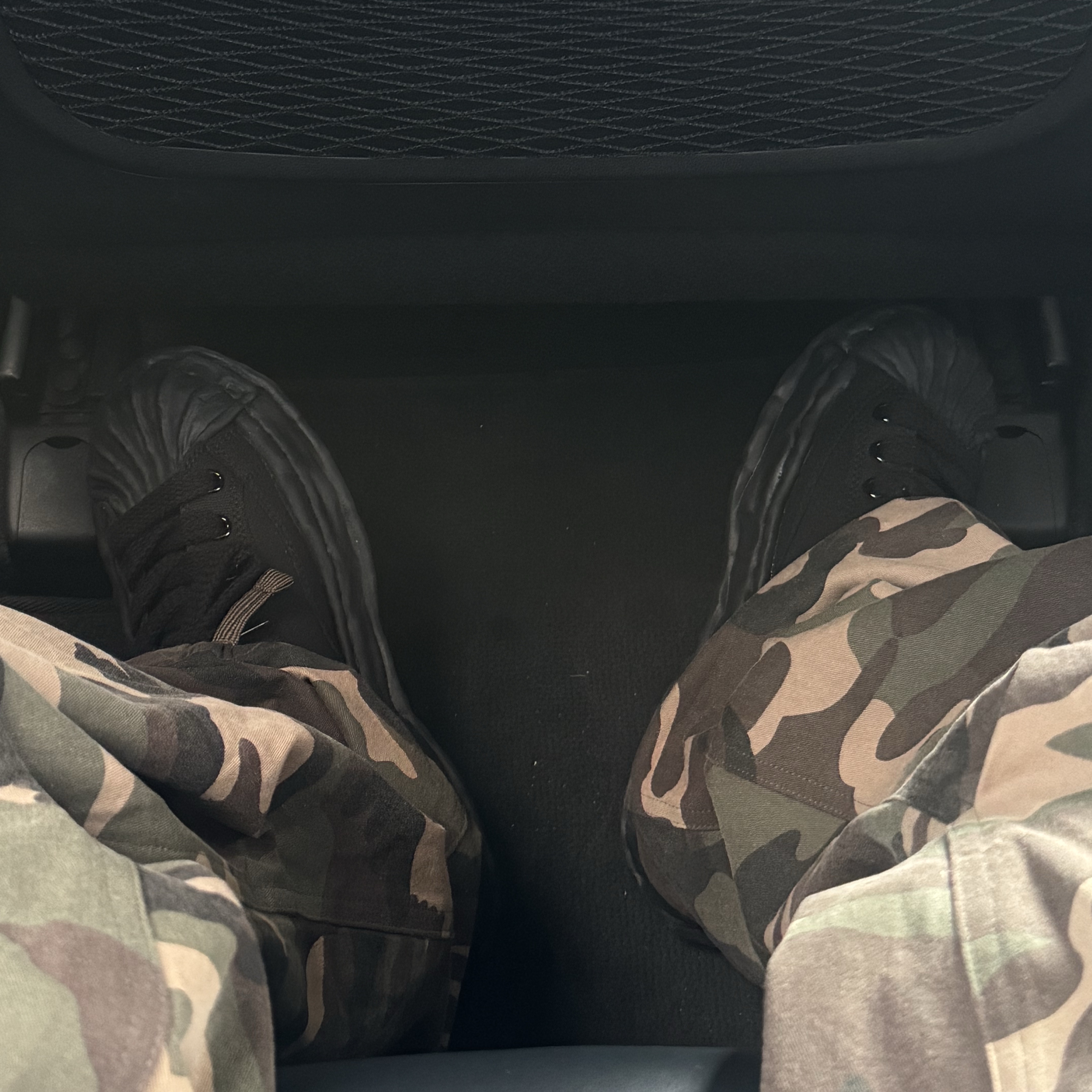 Maison Mihara Yasuhiro Blakey OG Sole Canvas Low-top Sneakers Black Black, [KREAM 단독] ADSB Andersson Bell Raptor Layered Cargo Pants Indigo Green 착용 스타일