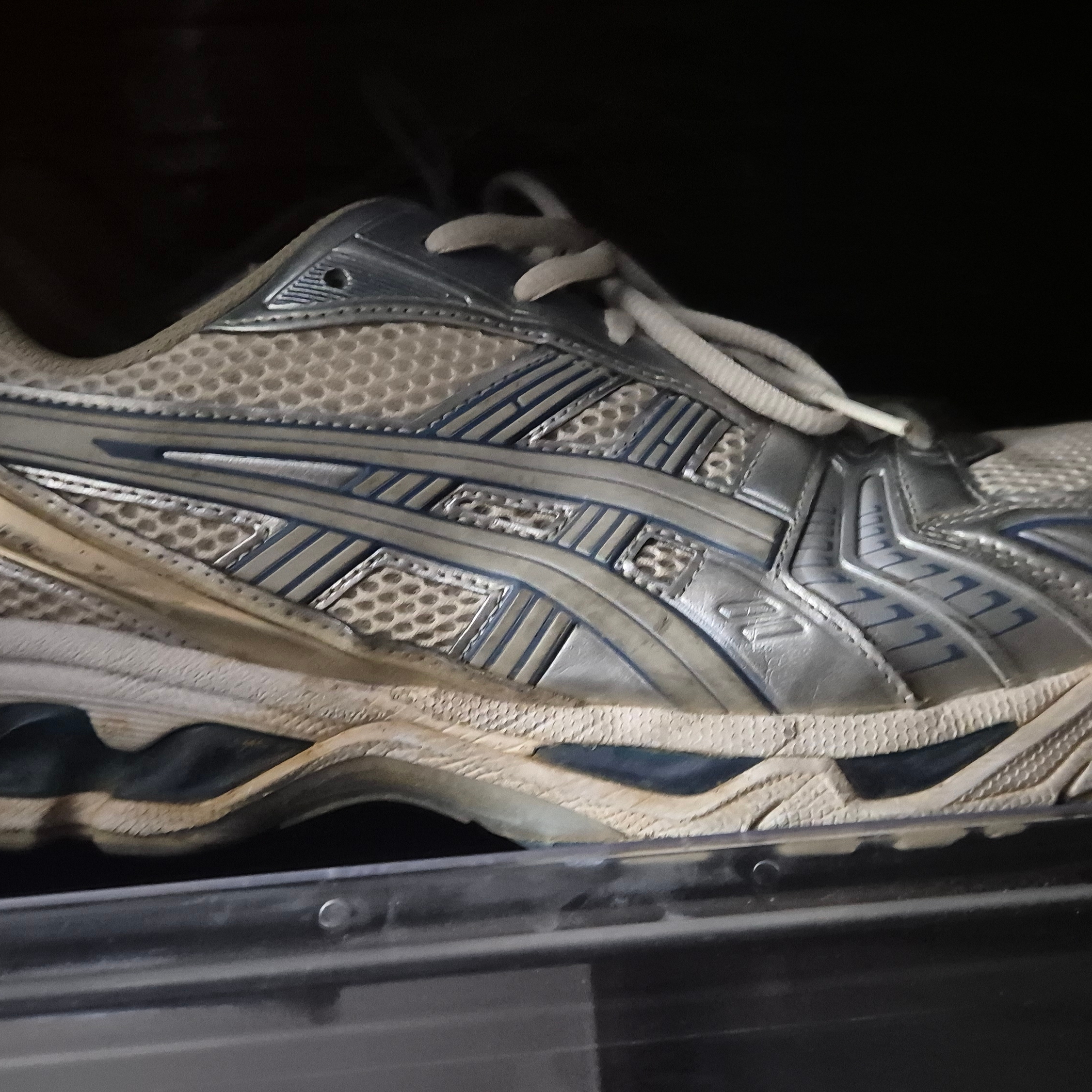 Asics Gel-Kayano 14 Cream Pure Silver 착용 스타일