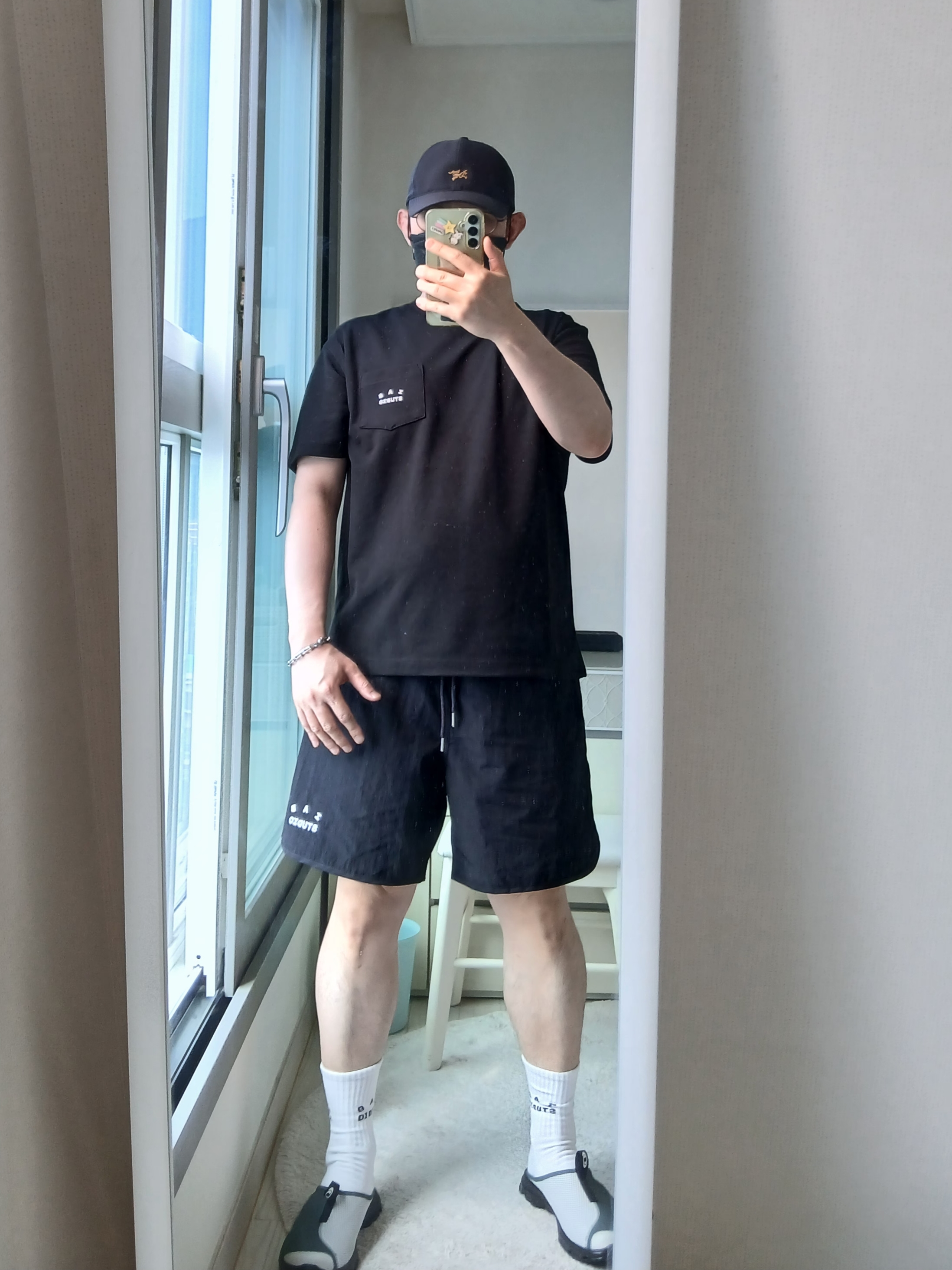Arc'teryx Small Bird Cap Black, IAB Studio IAB Shorts Black 착용 스타일 - 3