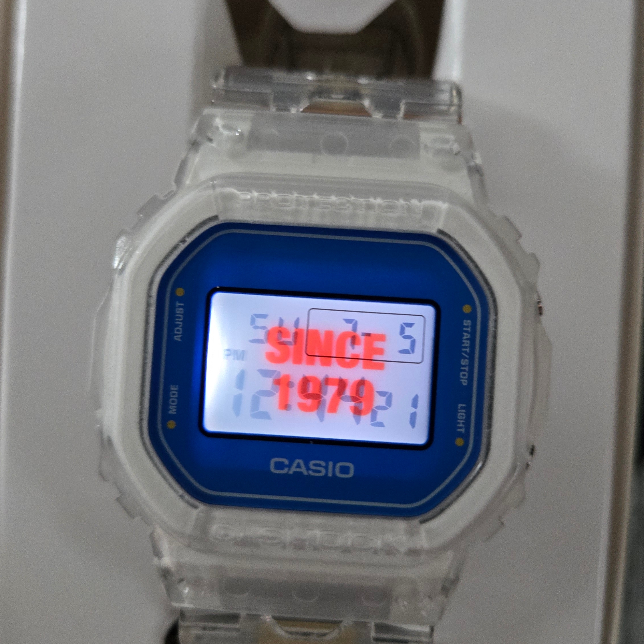 Casio G-Shock x Gundam DW-5600GM26-7DR 착용 스타일 - 2