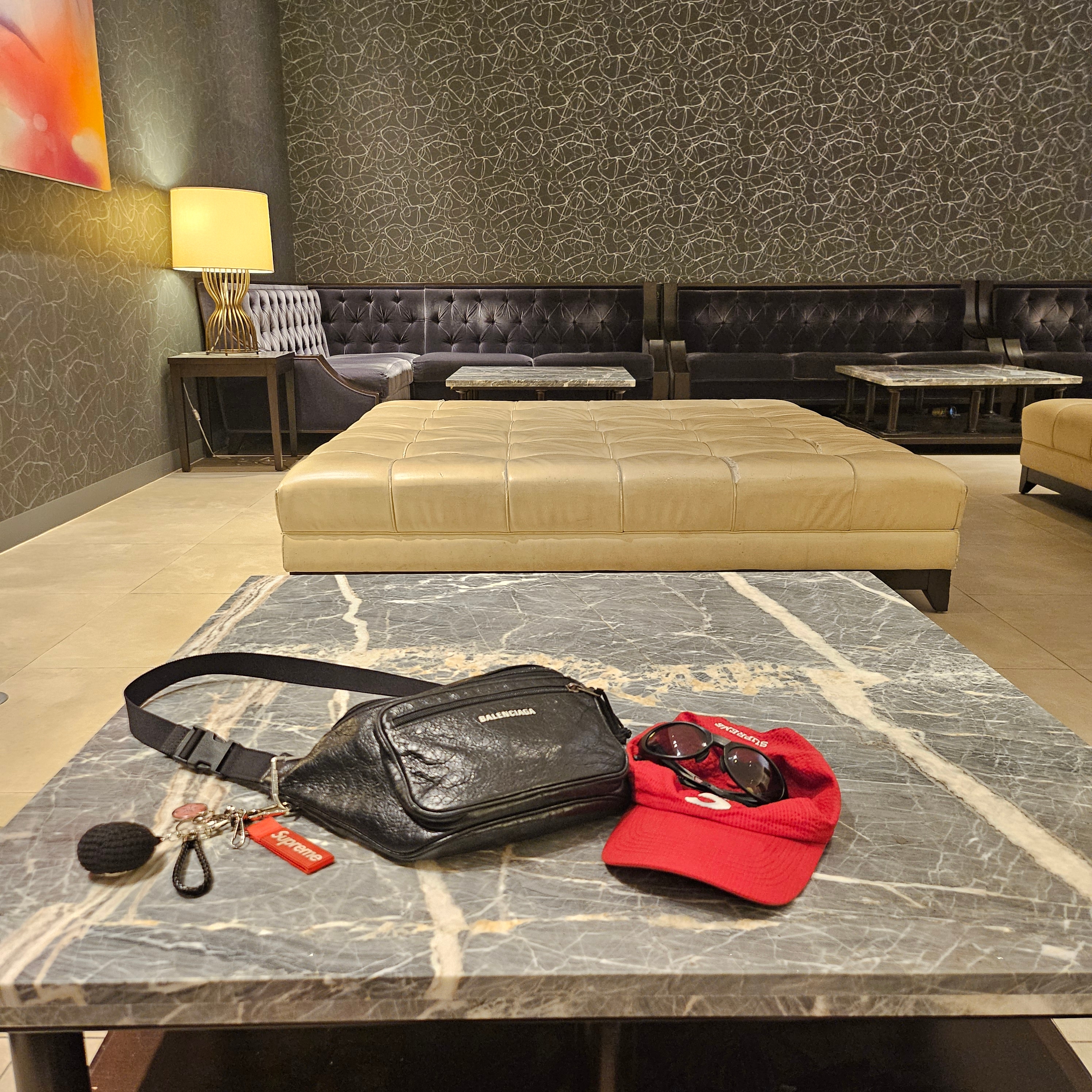 Balenciaga Explorer Beltpack Black, Supreme Webbing Keychain Red - 23SS 착용 스타일