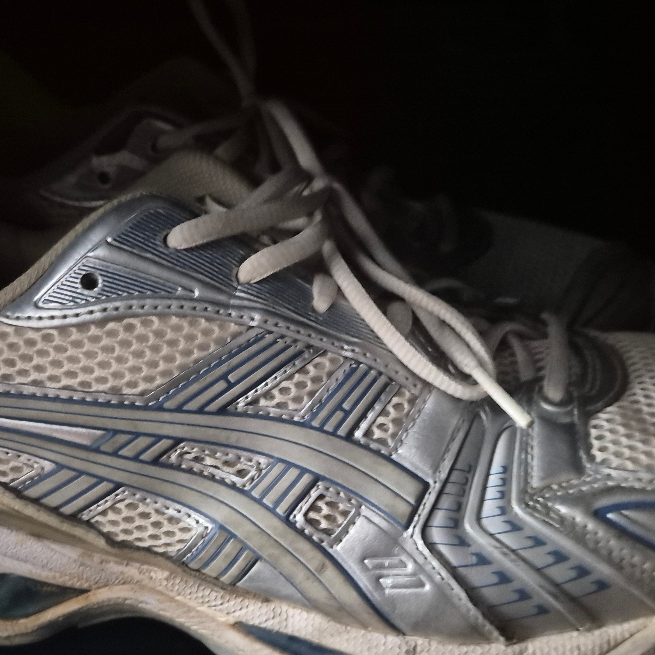 Asics Gel-Kayano 14 Cream Pure Silver 착용 스타일