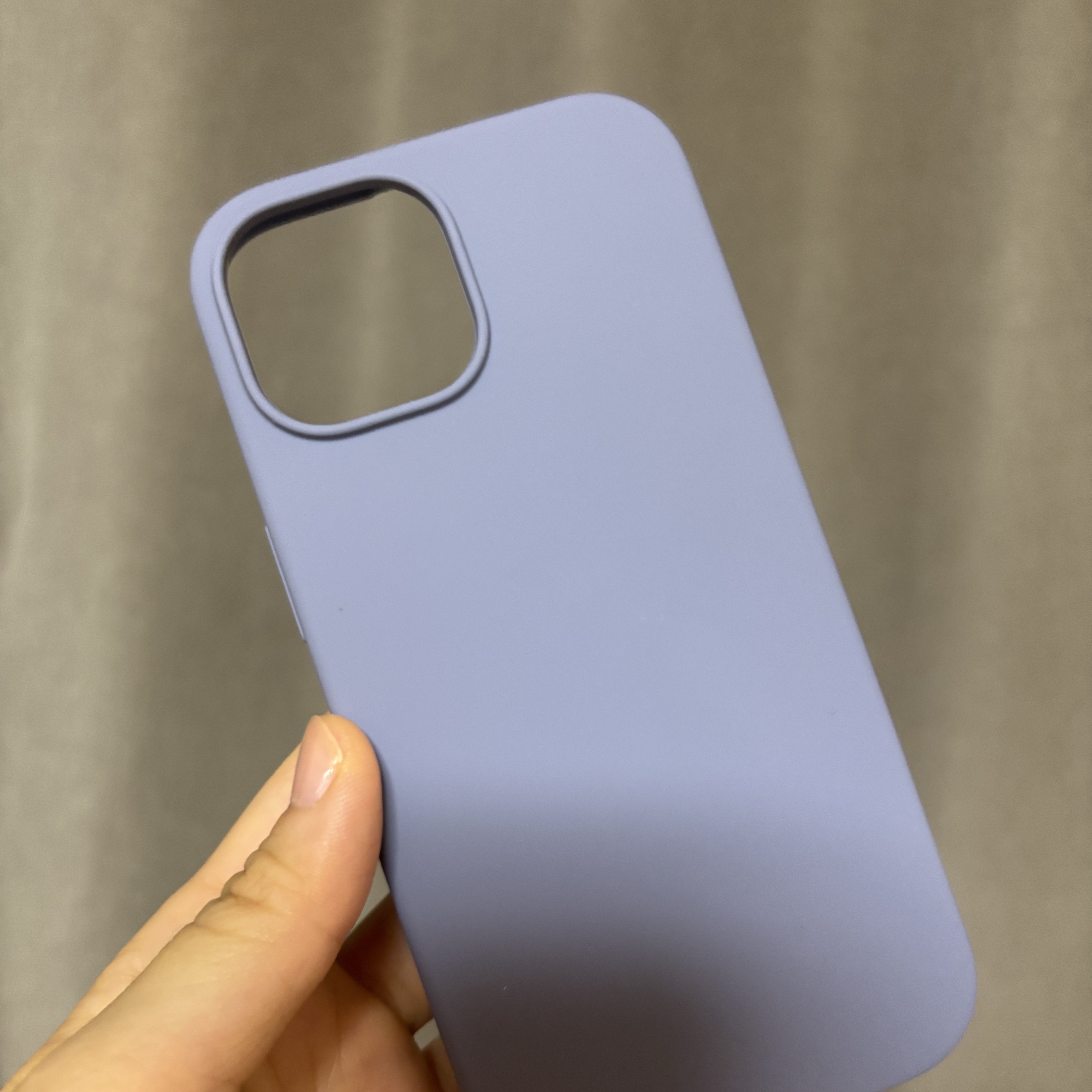 SINJIMORU MagSafe Soft Grip Silicone iPhone 17/16/15/14/13/12 Mini Plus Pro Max Case Lavender 착용 스타일