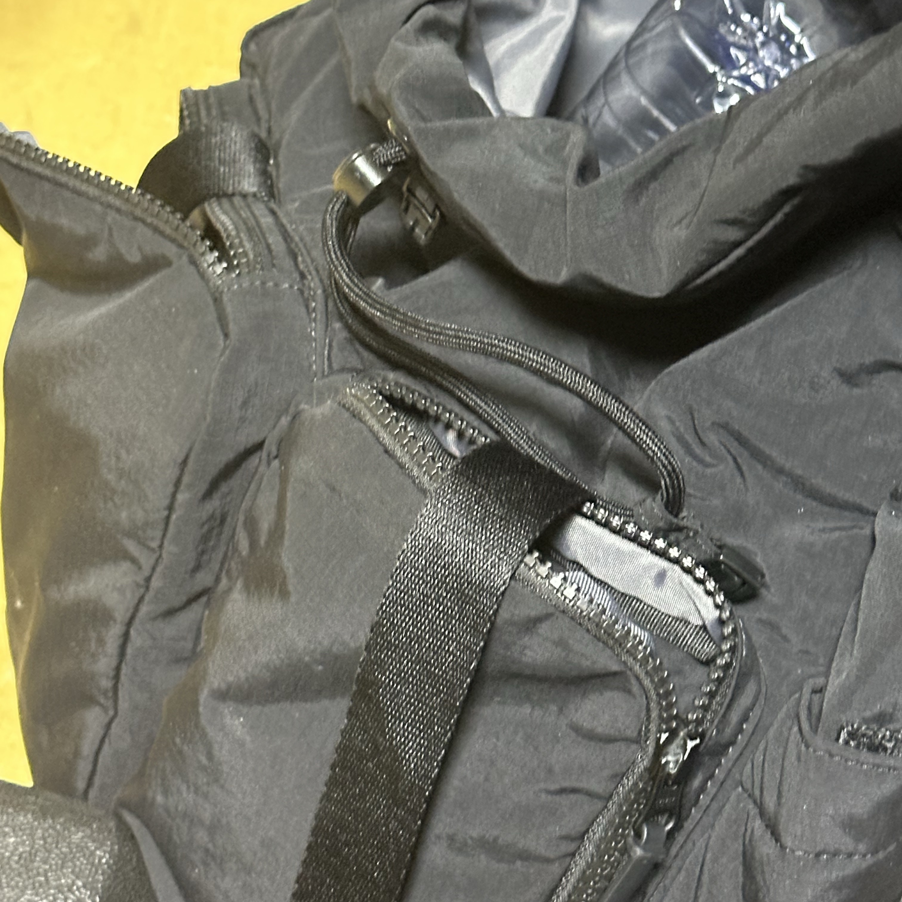Uniqlo Multi Pocket Backpack Black 착용 스타일