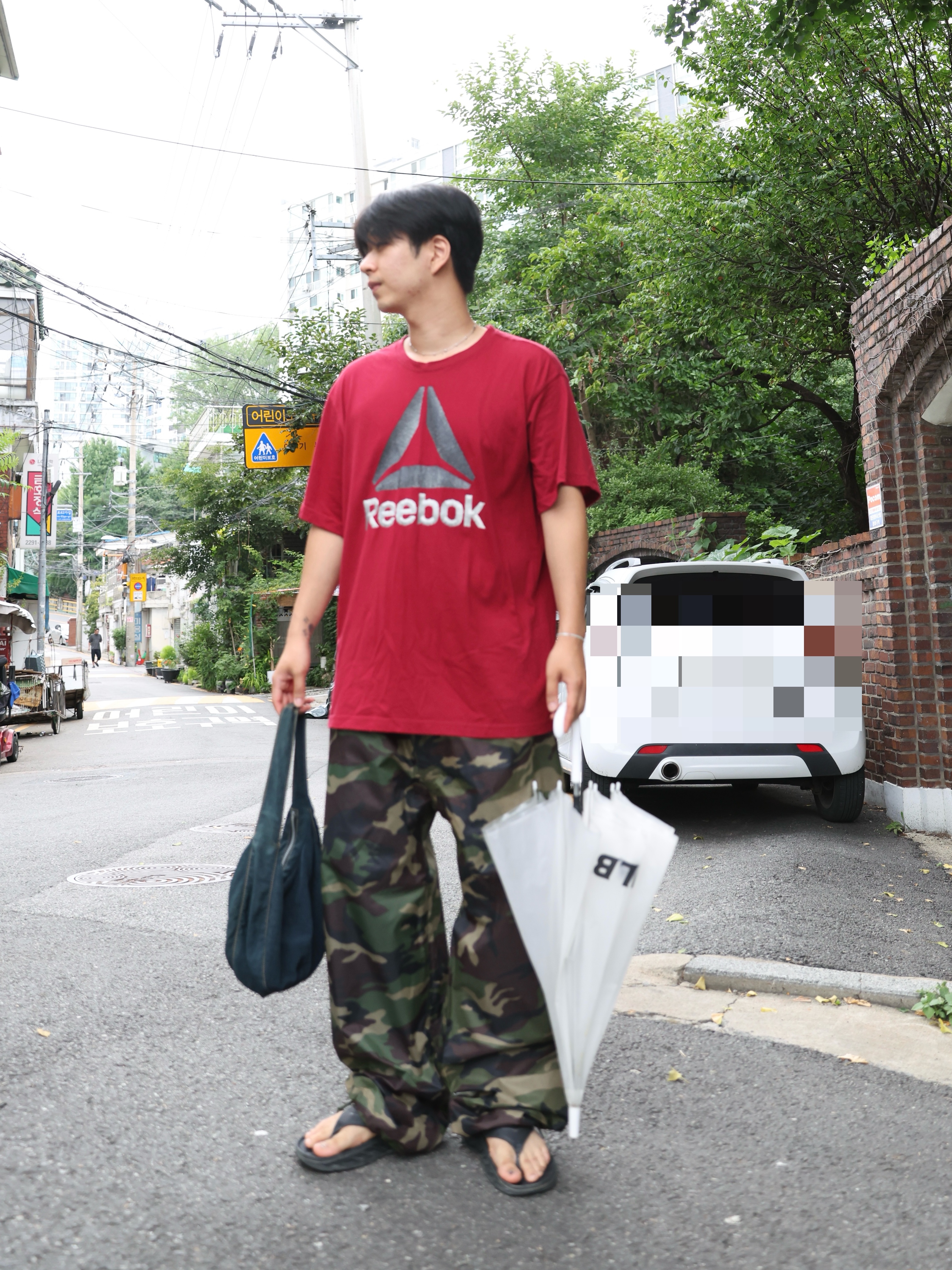 Hoka Ora Recovery Flip Black 착용 스타일 - 2
