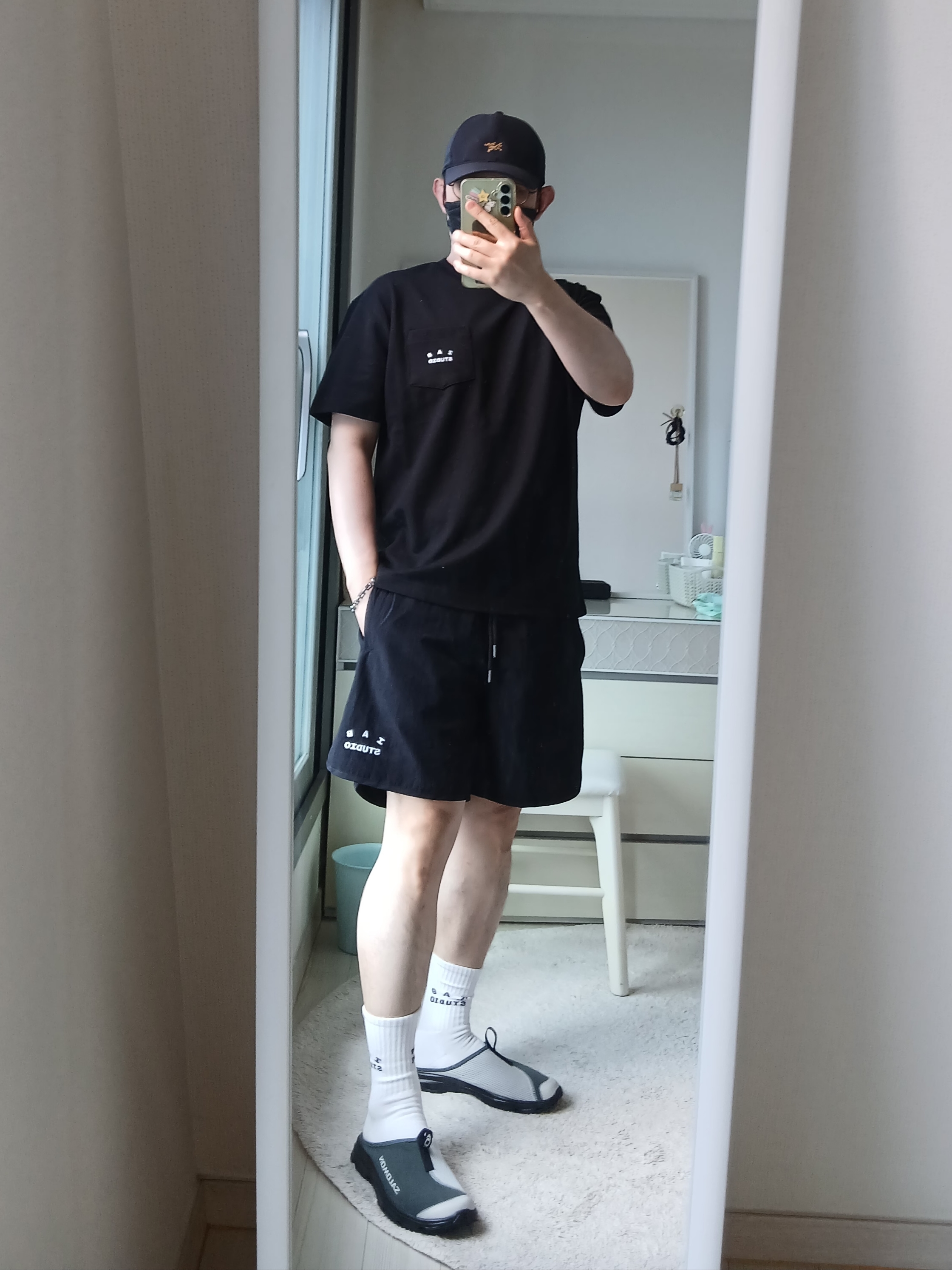Arc'teryx Small Bird Cap Black, IAB Studio IAB Shorts Black 착용 스타일 - 5