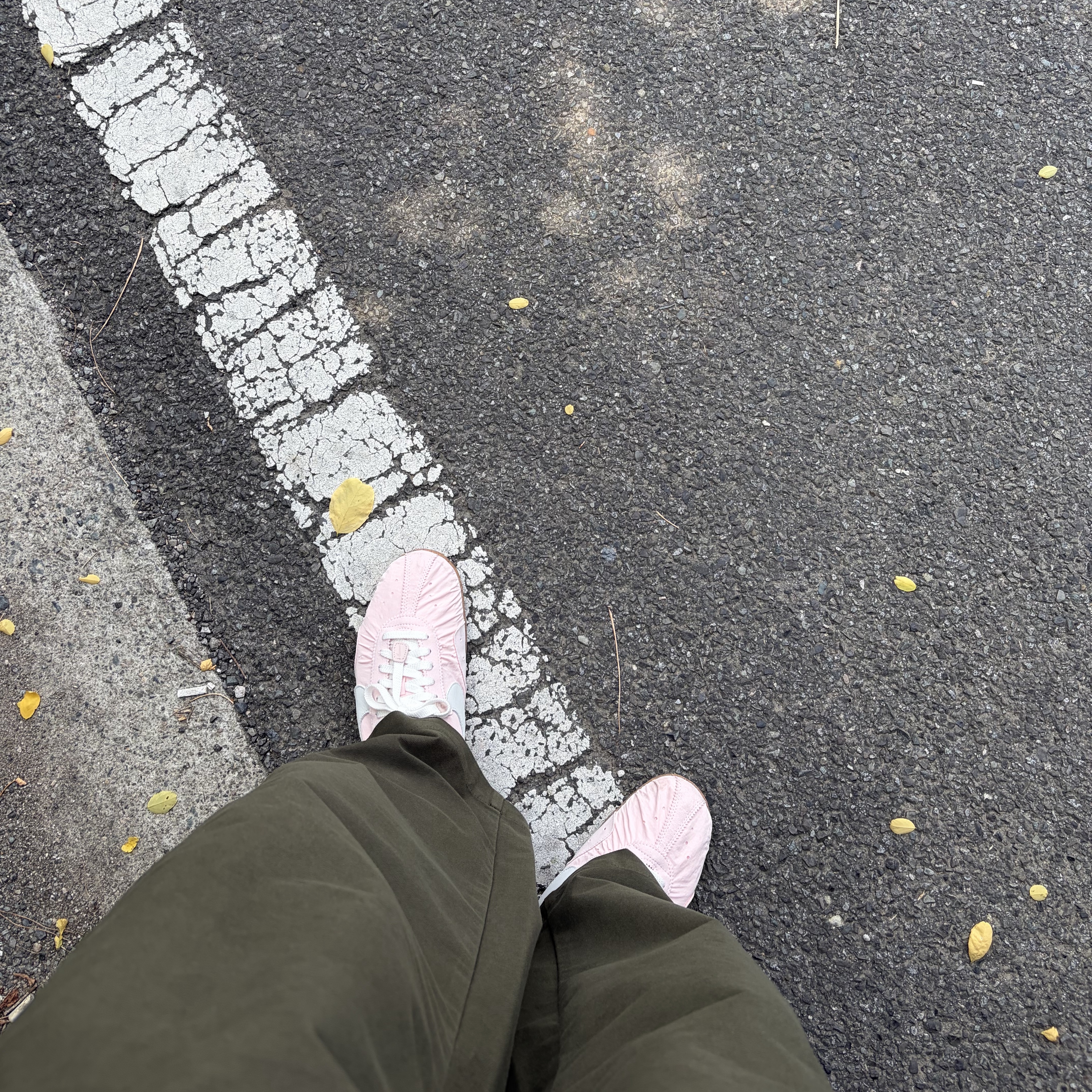 Nike x Jacquemus Moon Shoe SP Aluminum Pink Sail 착용 스타일