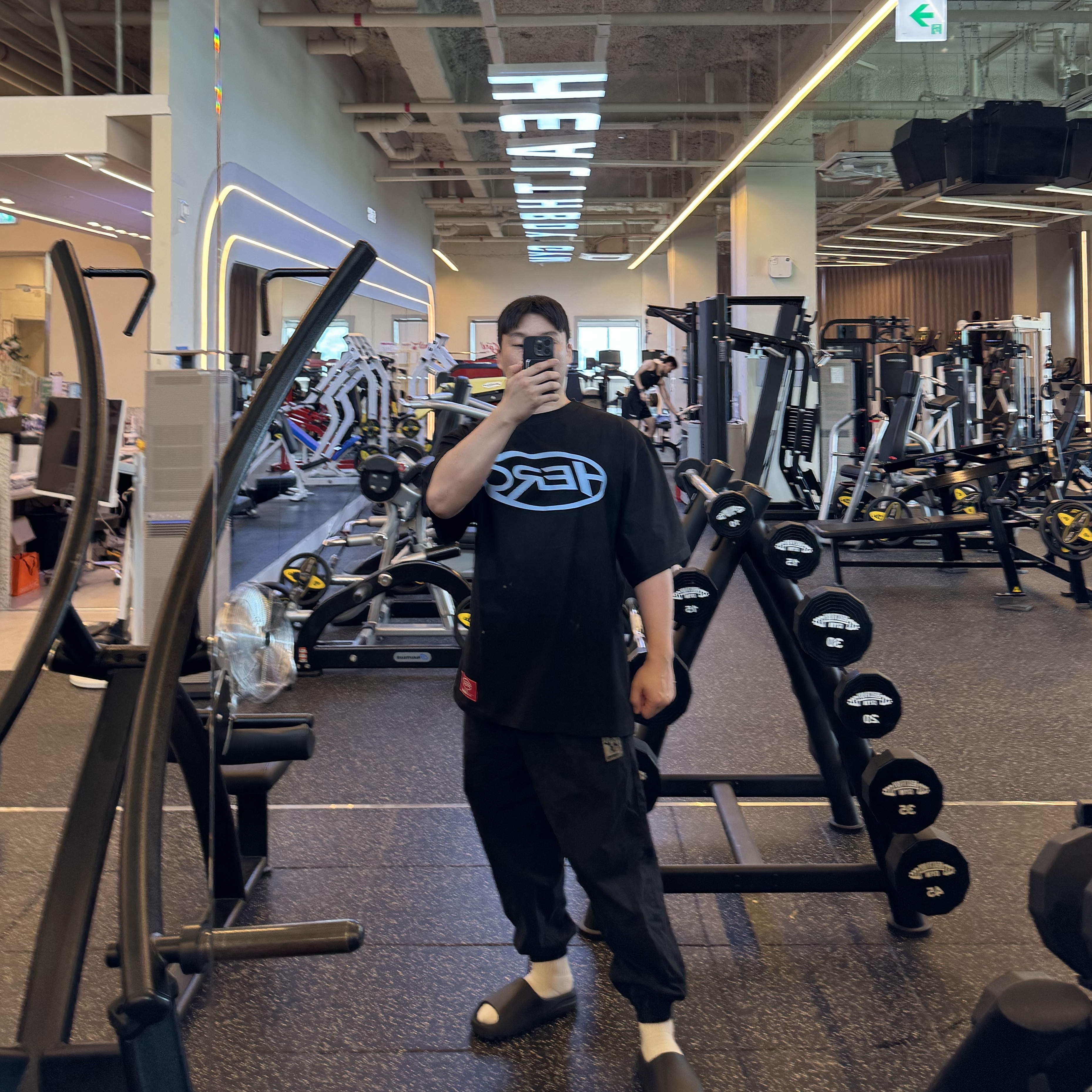 Yeezy YS-01 Black 착용 스타일
