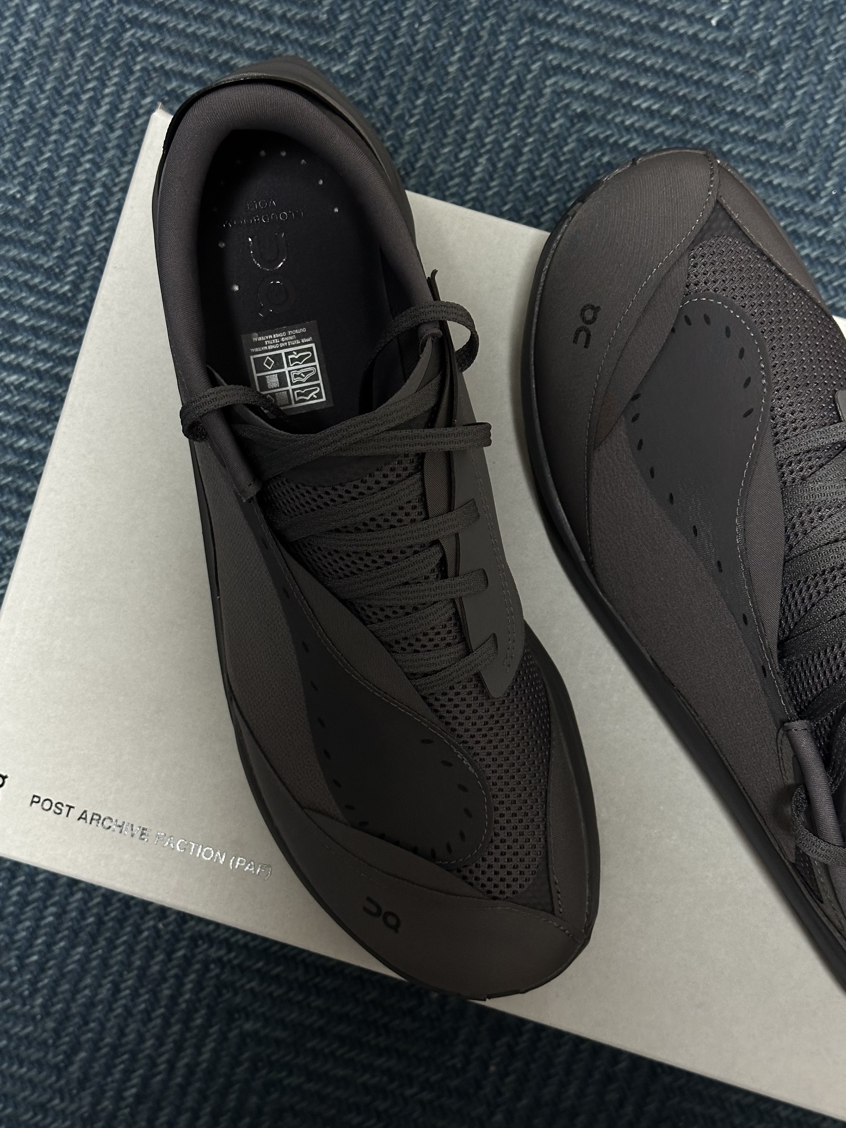 On Running x Post Archive Faction (Paf) Cloudboom Volt Ember Pebble 착용 스타일